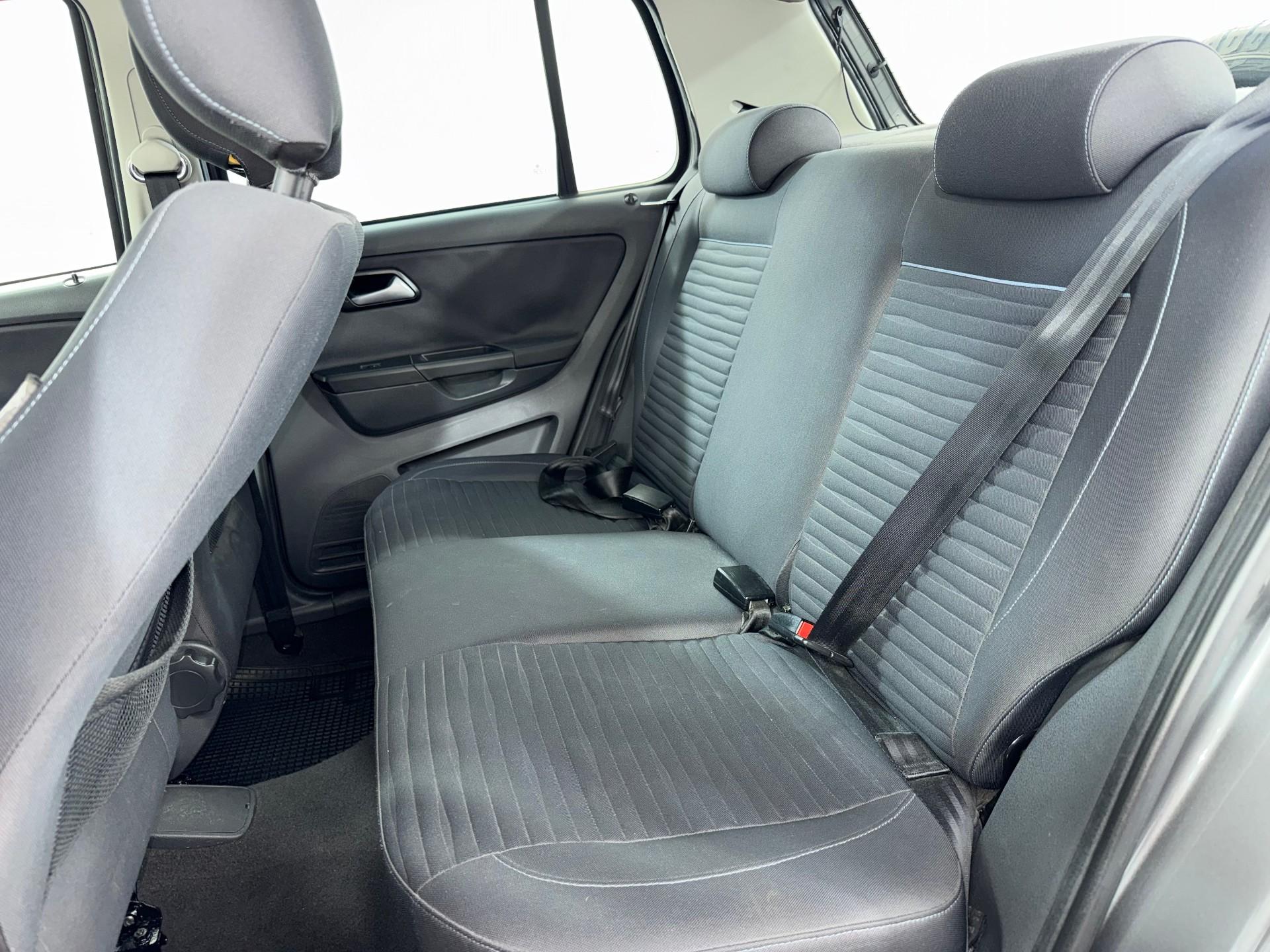 Foto numero 10 do veiculo Volkswagen CrossFox 1.6 Mi Total Flex 8V 5p  - Cinza - 2010/2011