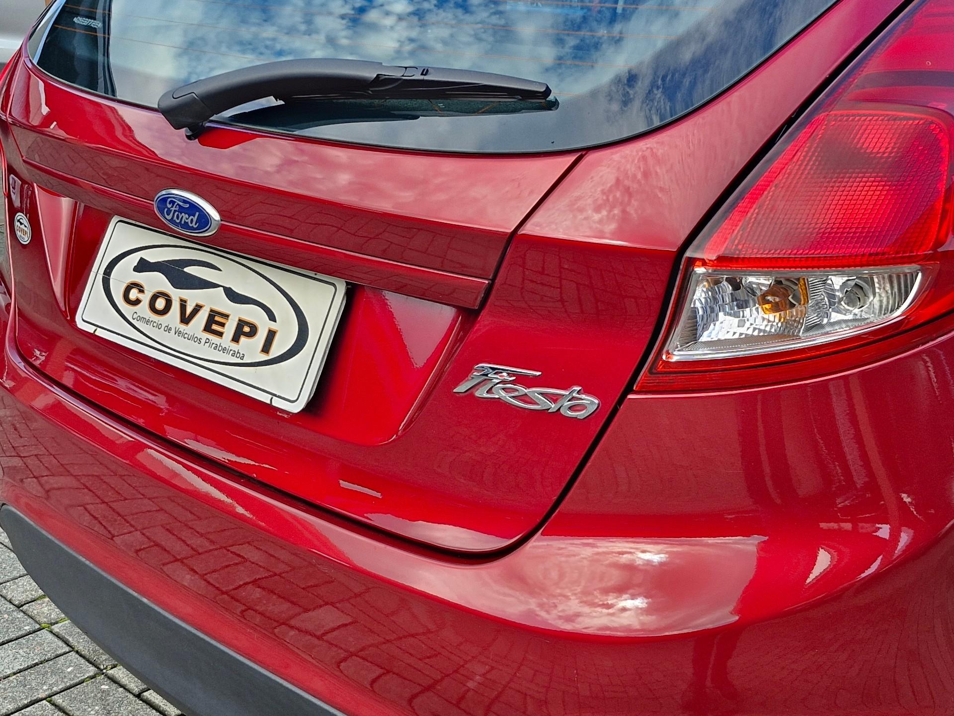 Foto numero 15 do veiculo Ford Fiesta 1.5 16V Flex Mec. 5p  - Vermelha - 2015/2016
