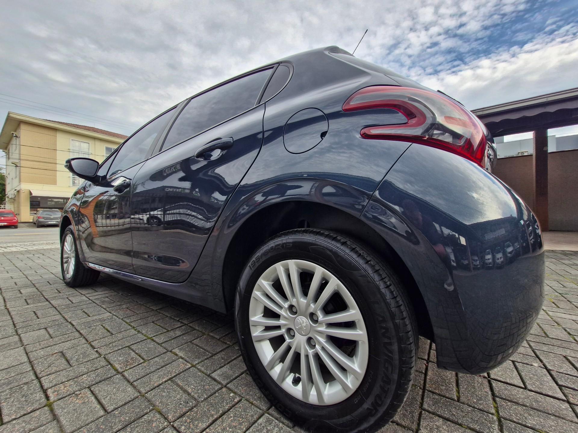 Foto numero 6 do veiculo Peugeot 208 Active Pack 1.2 Flex 12V 5p Mec.  - Azul - 2016/2017