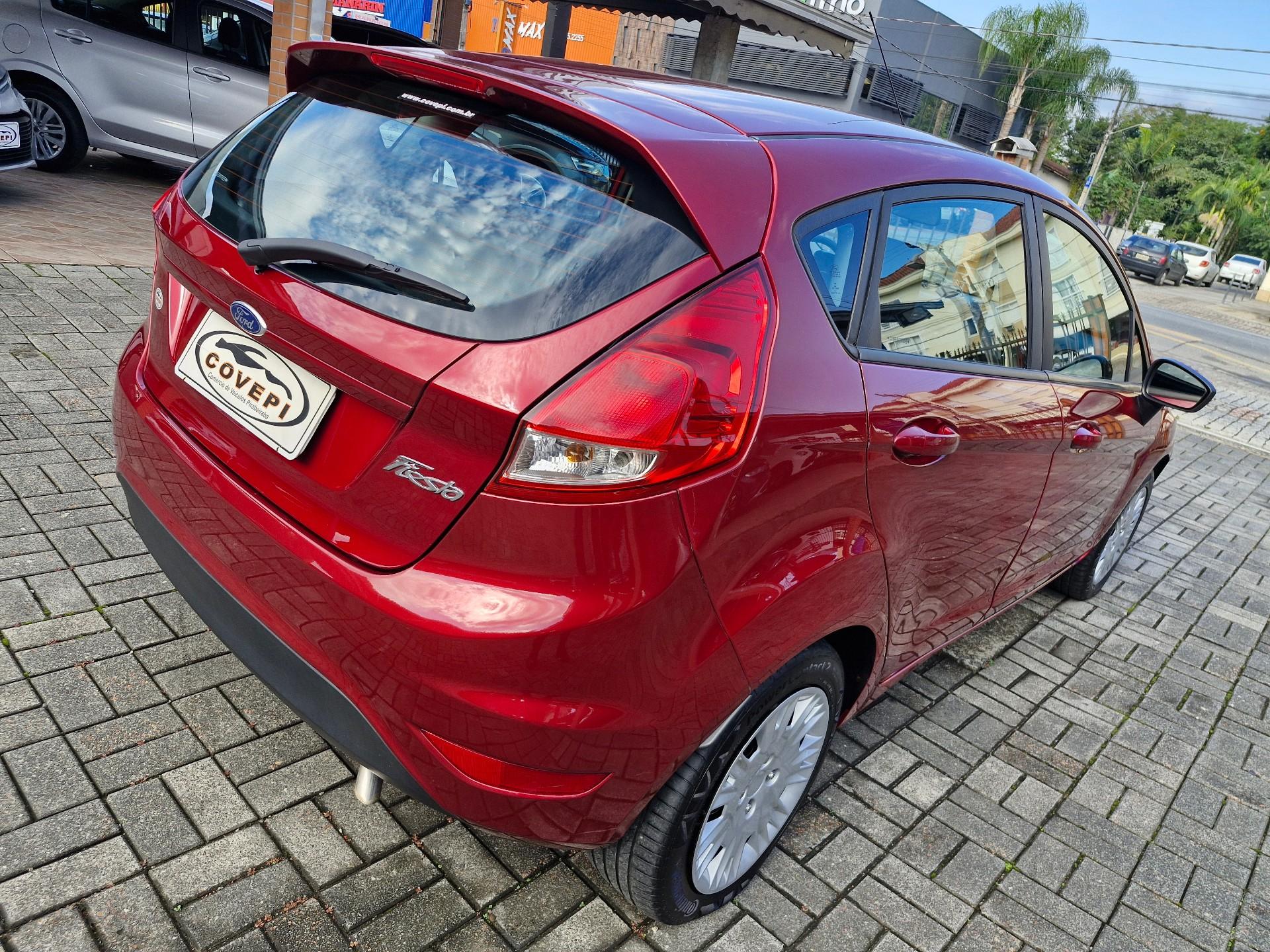 Foto numero 13 do veiculo Ford Fiesta 1.5 16V Flex Mec. 5p  - Vermelha - 2015/2016