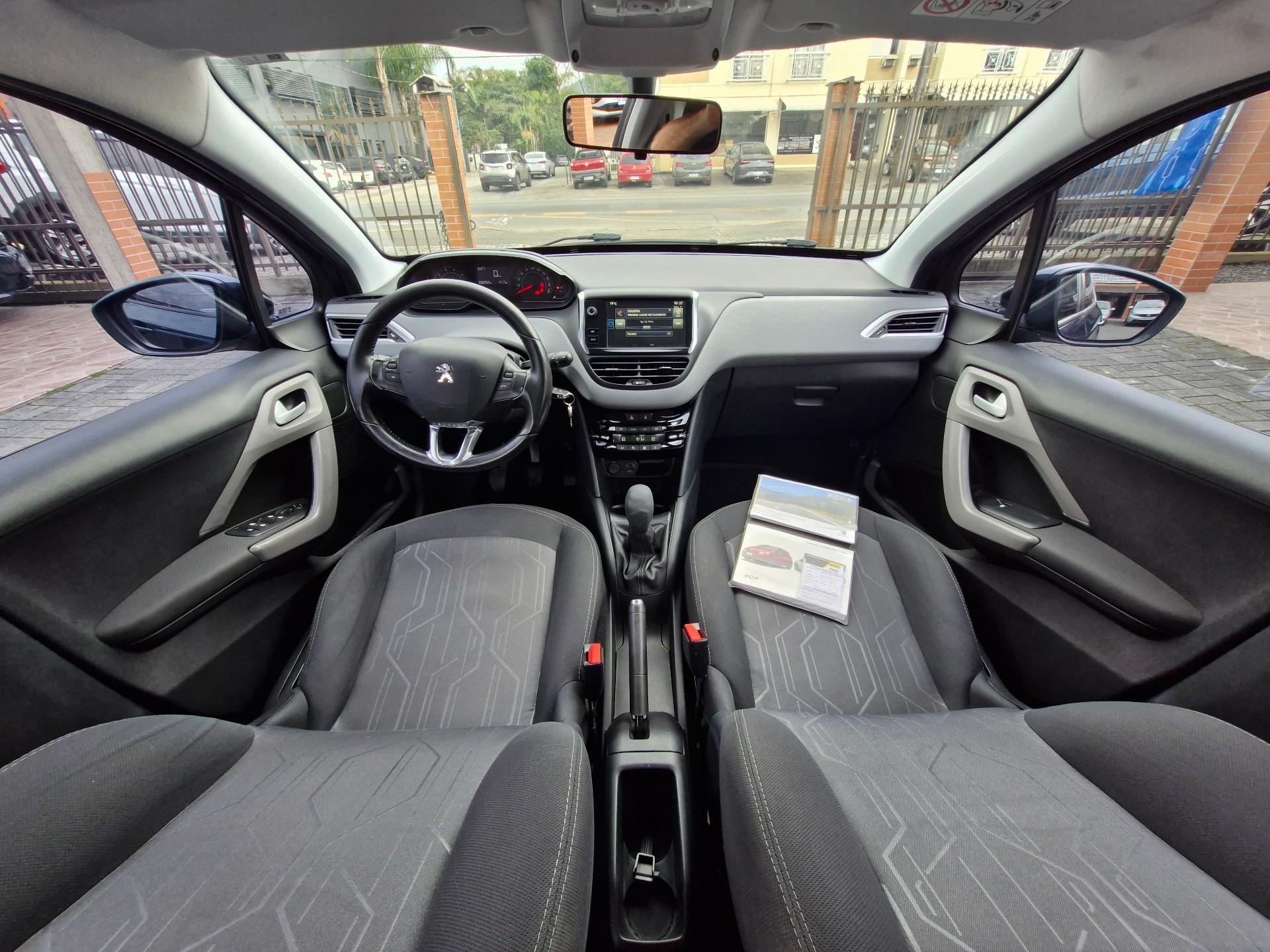 Foto numero 2 do veiculo Peugeot 208 Active Pack 1.2 Flex 12V 5p Mec.  - Azul - 2016/2017