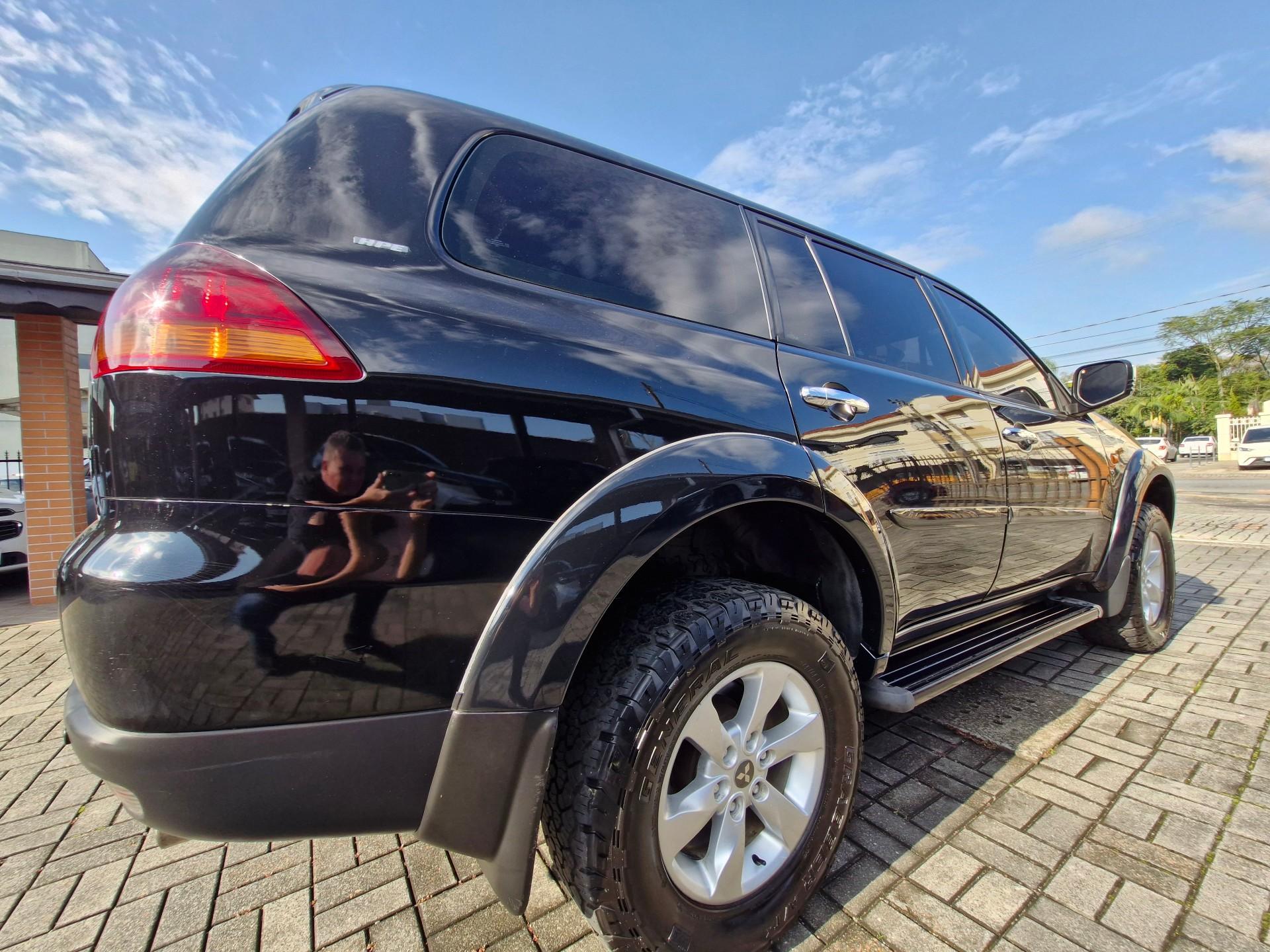 Foto numero 14 do veiculo Mitsubishi Pajero DAKAR HPE 3.2 4x4 T.I Dies 5p Aut  - Preta - 2012/2013