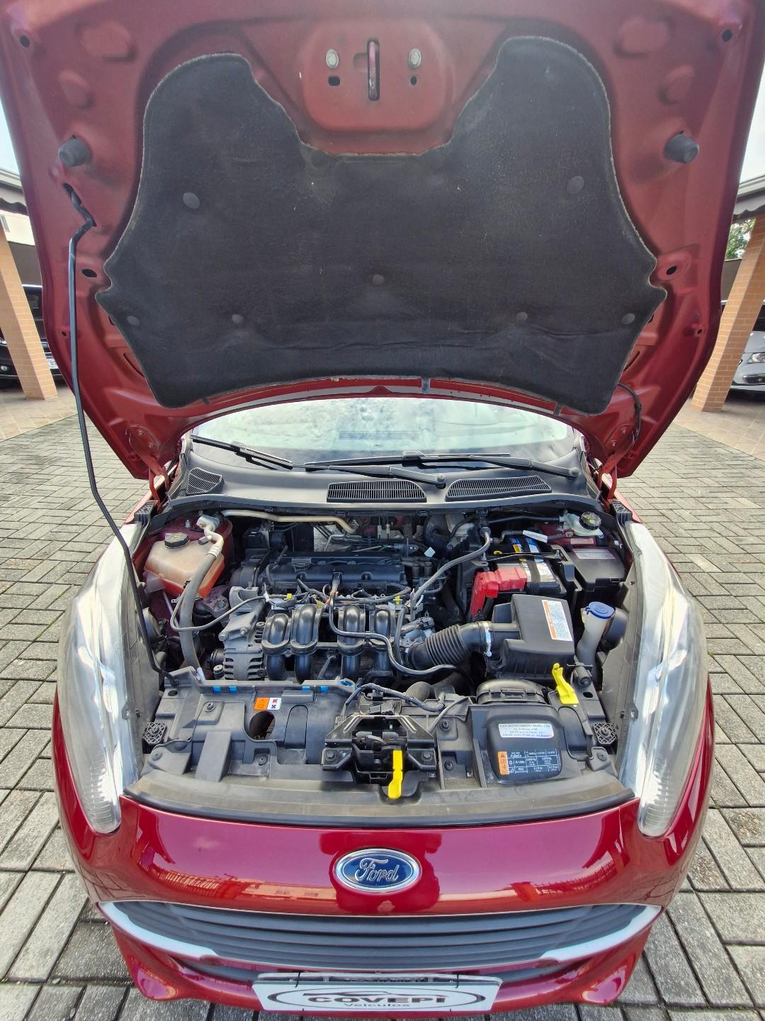 Foto numero 8 do veiculo Ford Fiesta 1.5 16V Flex Mec. 5p  - Vermelha - 2015/2016