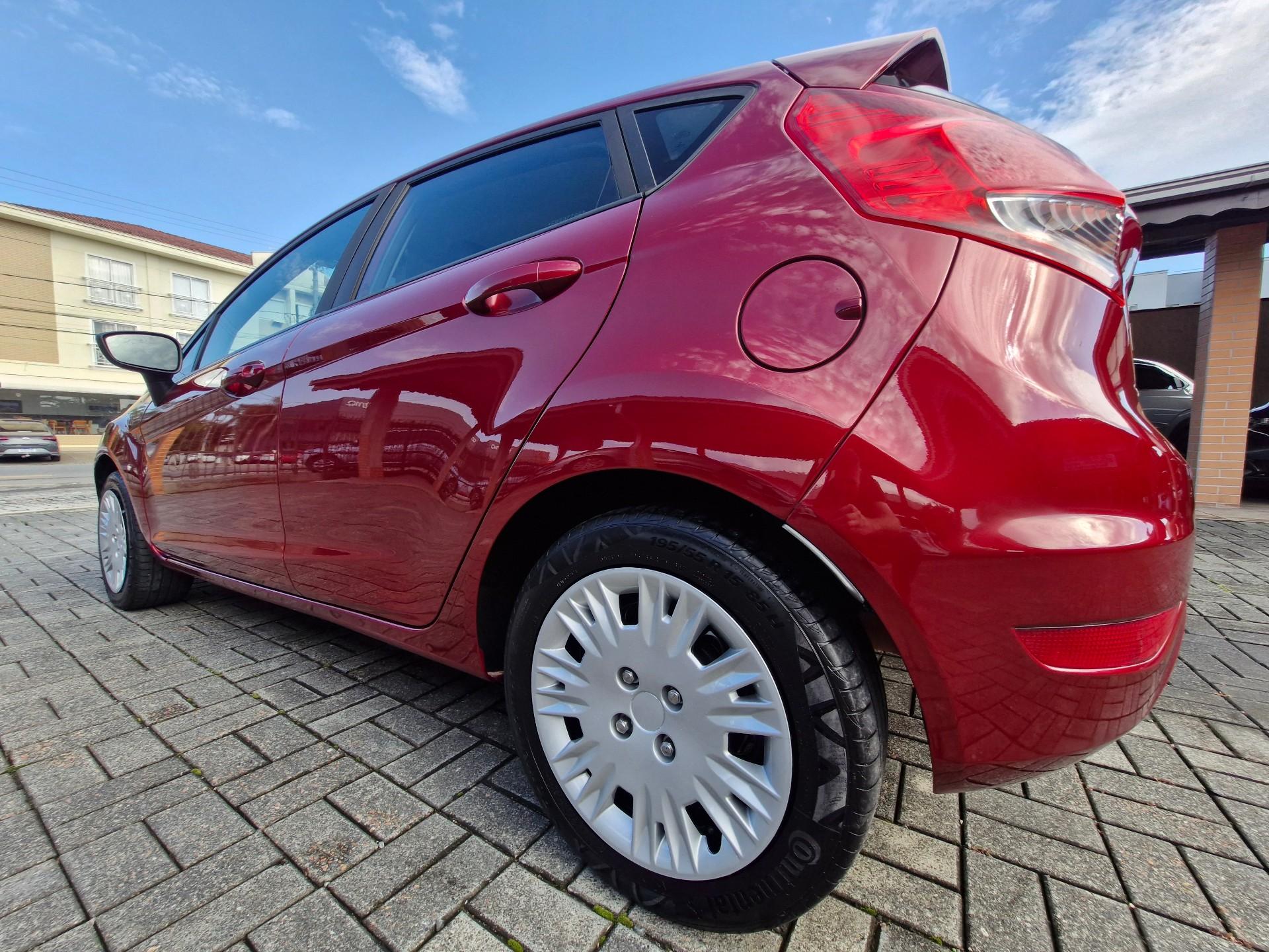 Foto numero 9 do veiculo Ford Fiesta 1.5 16V Flex Mec. 5p  - Vermelha - 2015/2016