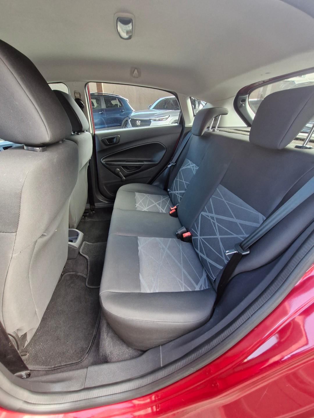 Foto numero 6 do veiculo Ford Fiesta 1.5 16V Flex Mec. 5p  - Vermelha - 2015/2016