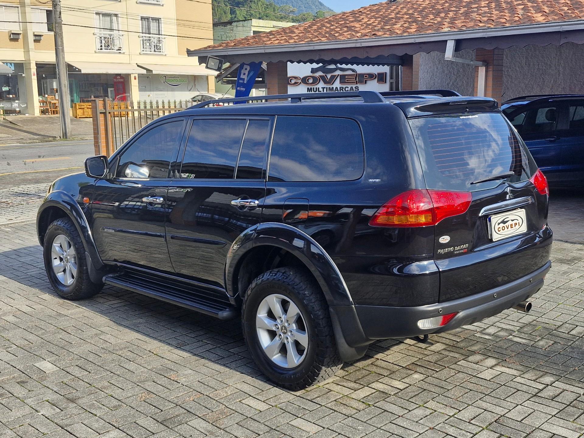 Foto numero 4 do veiculo Mitsubishi Pajero DAKAR HPE 3.2 4x4 T.I Dies 5p Aut  - Preta - 2012/2013