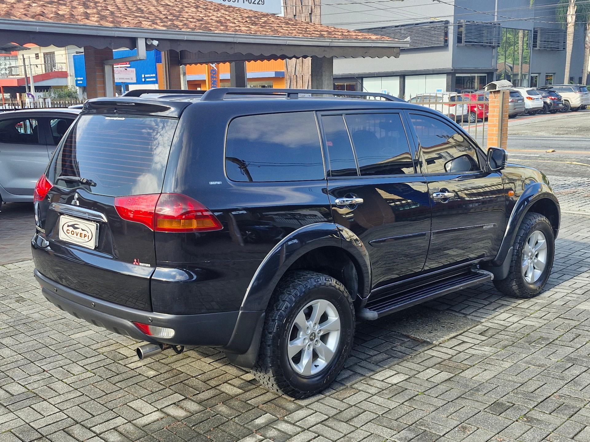 Foto numero 3 do veiculo Mitsubishi Pajero DAKAR HPE 3.2 4x4 T.I Dies 5p Aut  - Preta - 2012/2013