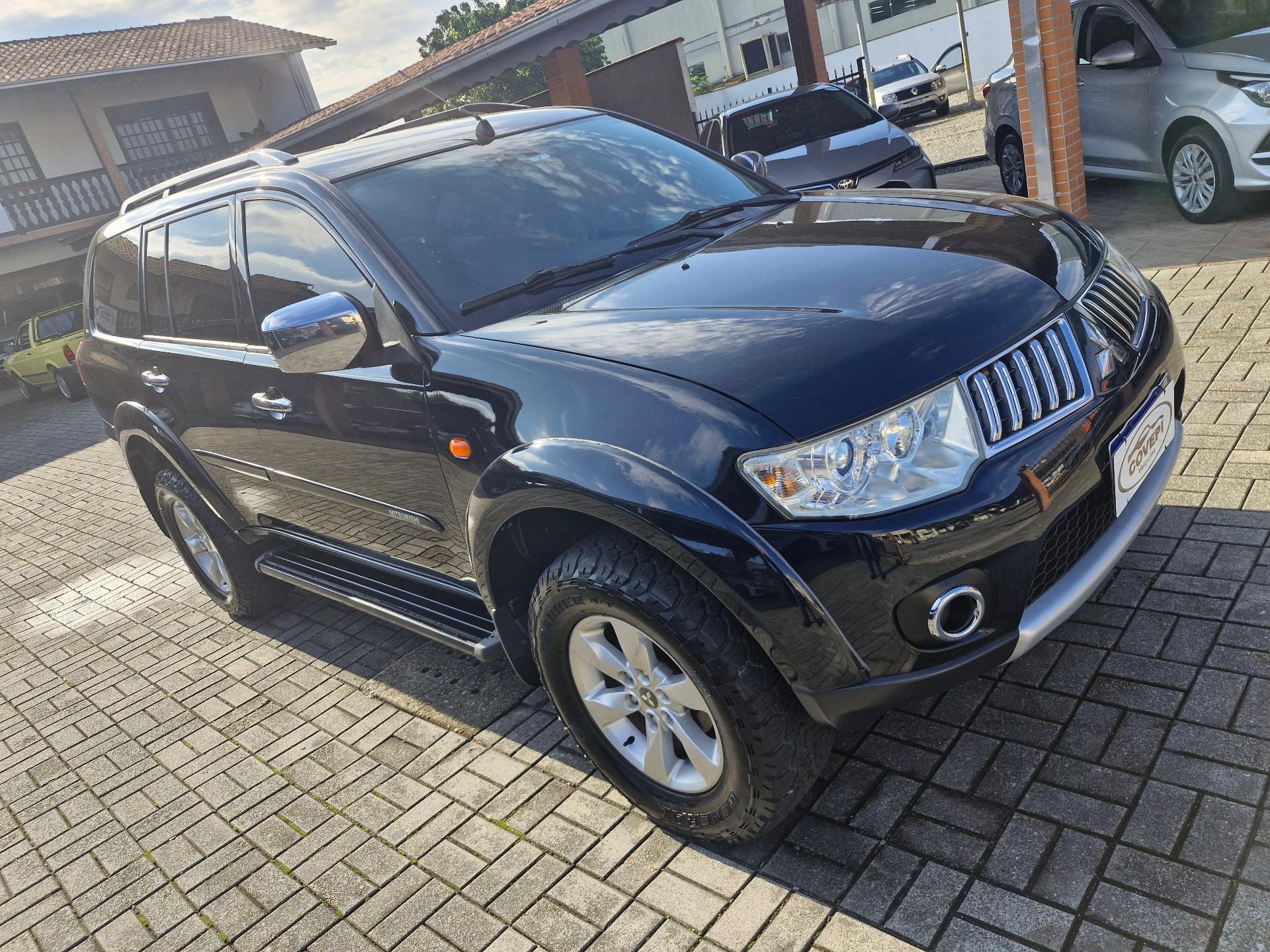 Foto numero 13 do veiculo Mitsubishi Pajero DAKAR HPE 3.2 4x4 T.I Dies 5p Aut  - Preta - 2012/2013