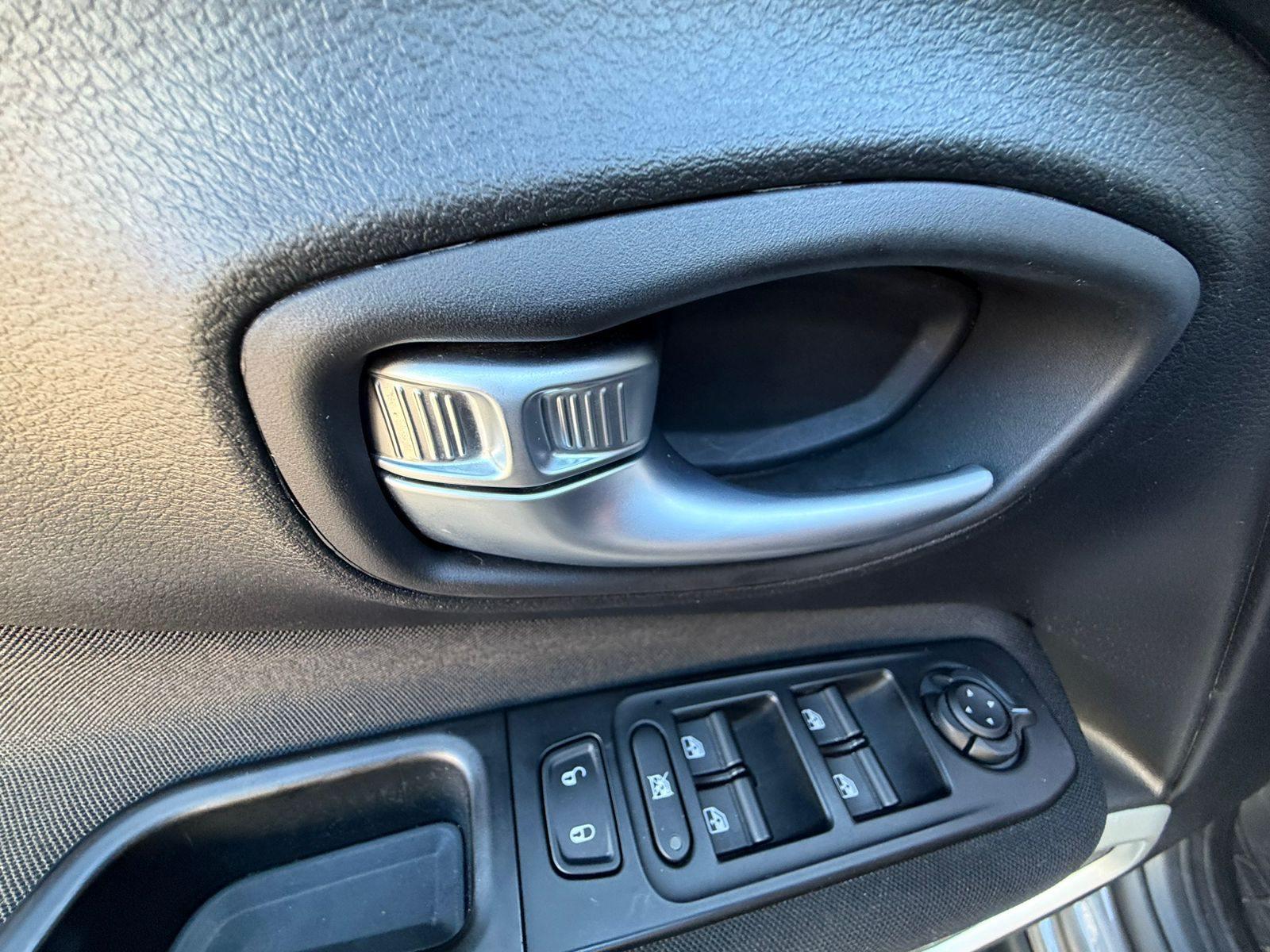 Foto numero 9 do veiculo Jeep Renegade Flex 2021 aut - Cinza - 2021/2021
