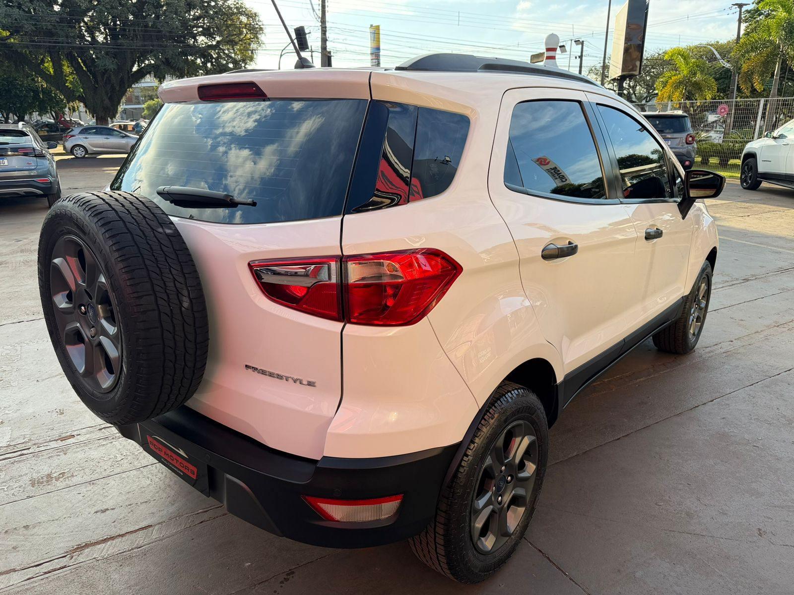 Foto numero 3 do veiculo Ford EcoSport Freestyle 1.5 aut 2020 - Branca - 2019/2020