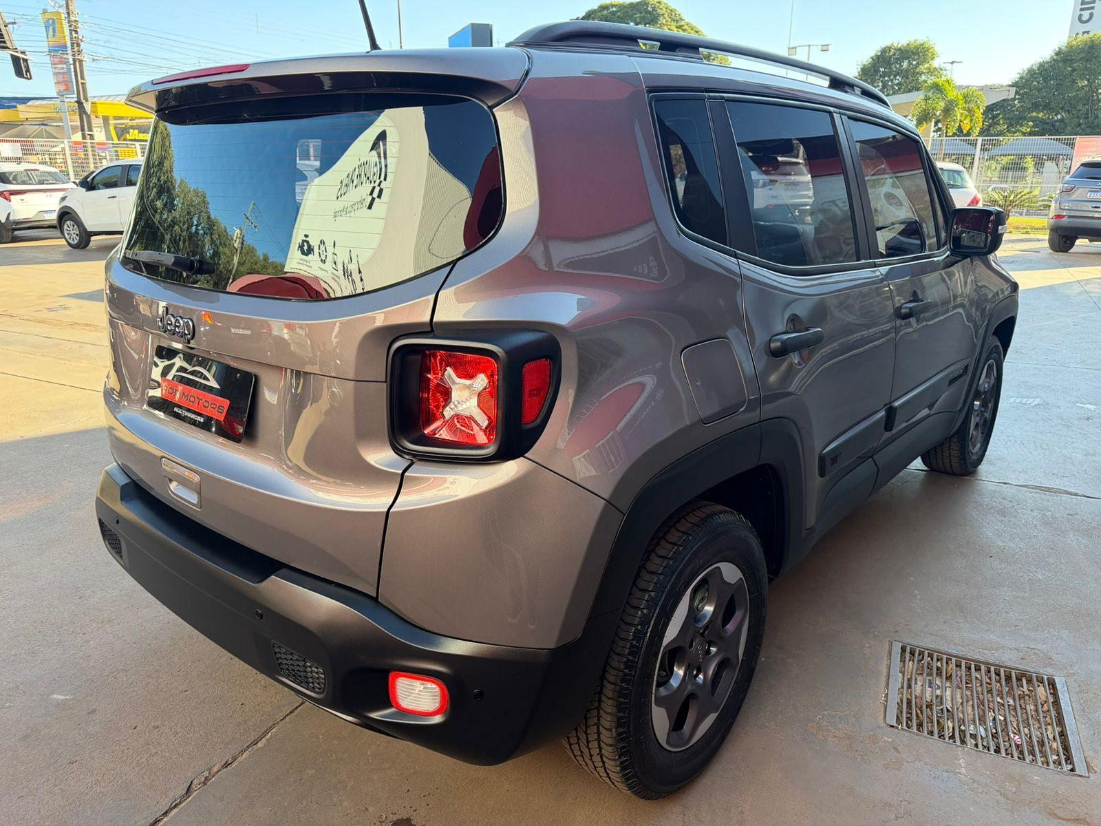 Foto numero 4 do veiculo Jeep Renegade Flex 2021 aut - Cinza - 2021/2021