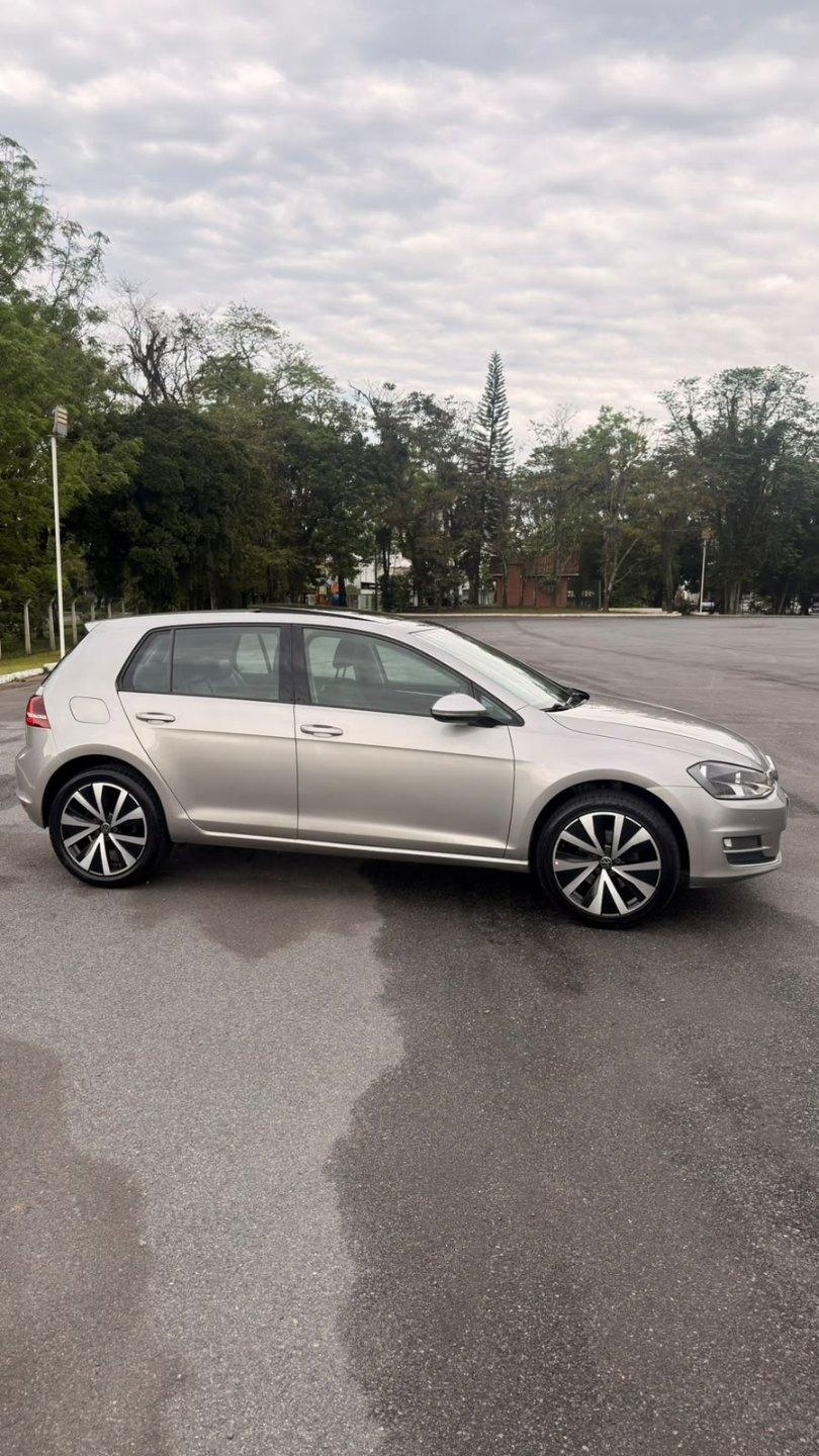 Foto numero 2 do veiculo Volkswagen Golf Highline 1.4 TSI Total Flex Aut.  - Prata - 2015/2015