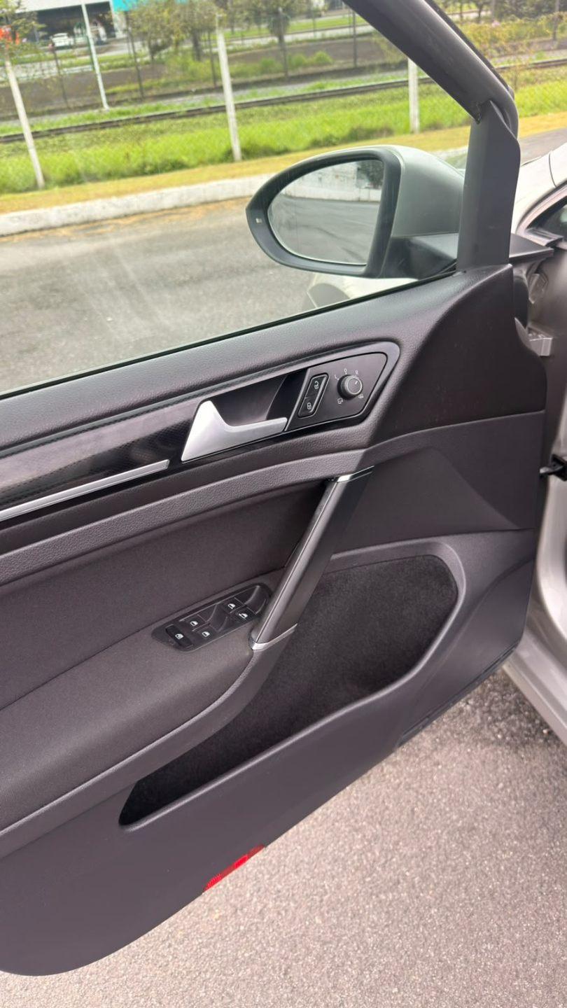 Foto numero 7 do veiculo Volkswagen Golf Highline 1.4 TSI Total Flex Aut.  - Prata - 2015/2015