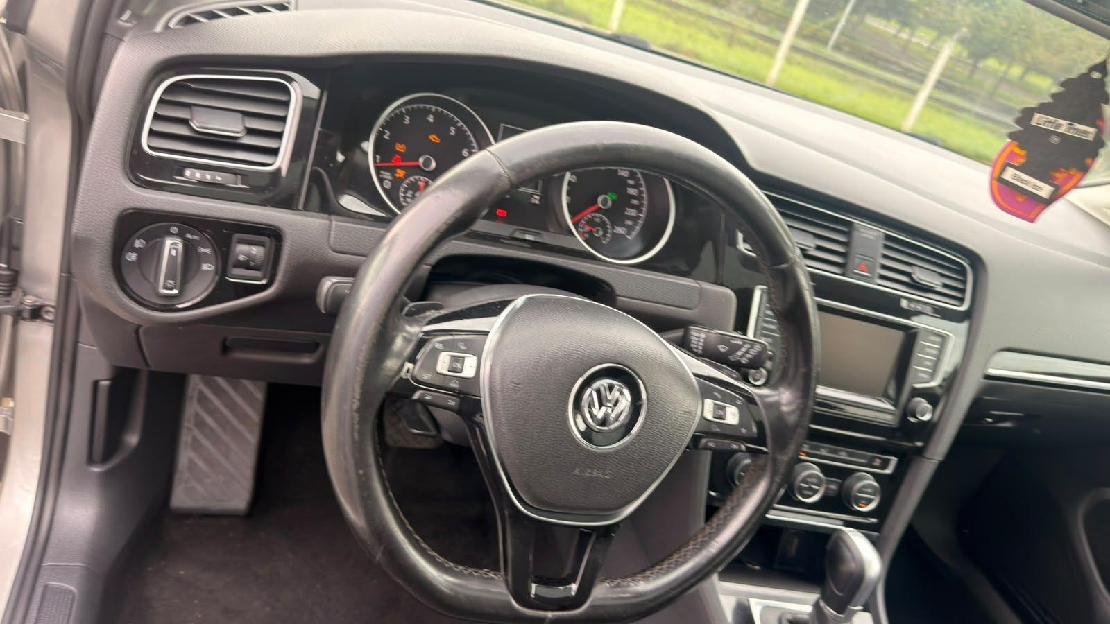 Foto numero 3 do veiculo Volkswagen Golf Highline 1.4 TSI Total Flex Aut.  - Prata - 2015/2015