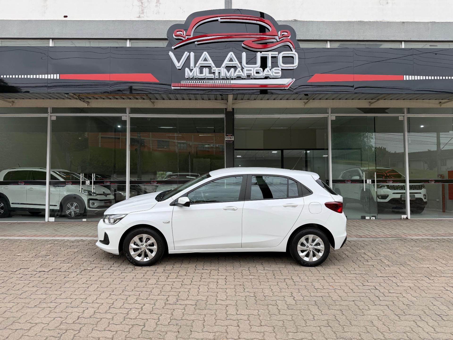 Foto numero 19 do veiculo Chevrolet Onix HEV/ 10MT LT2 - Branca - 2022/2023