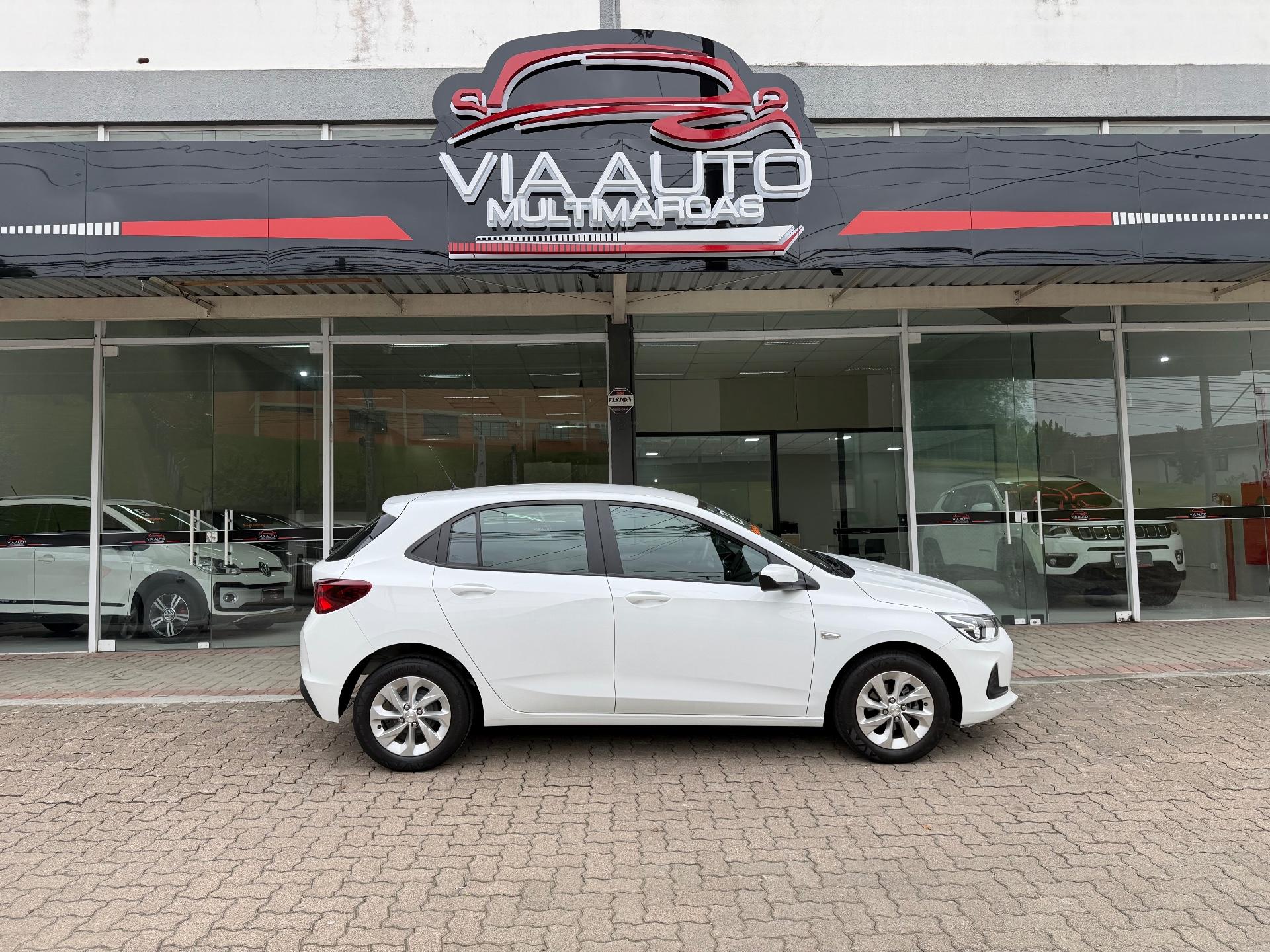 Foto numero 15 do veiculo Chevrolet Onix HEV/ 10MT LT2 - Branca - 2022/2023