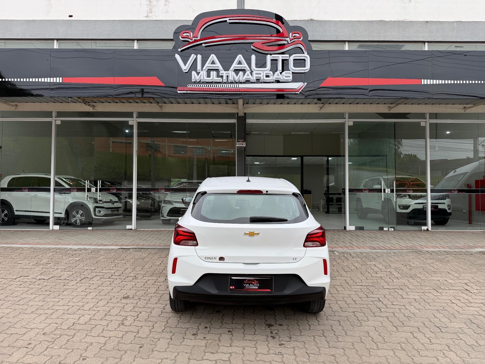 Foto numero 14 do veiculo Chevrolet Onix HEV/ 10MT LT2 - Branca - 2022/2023