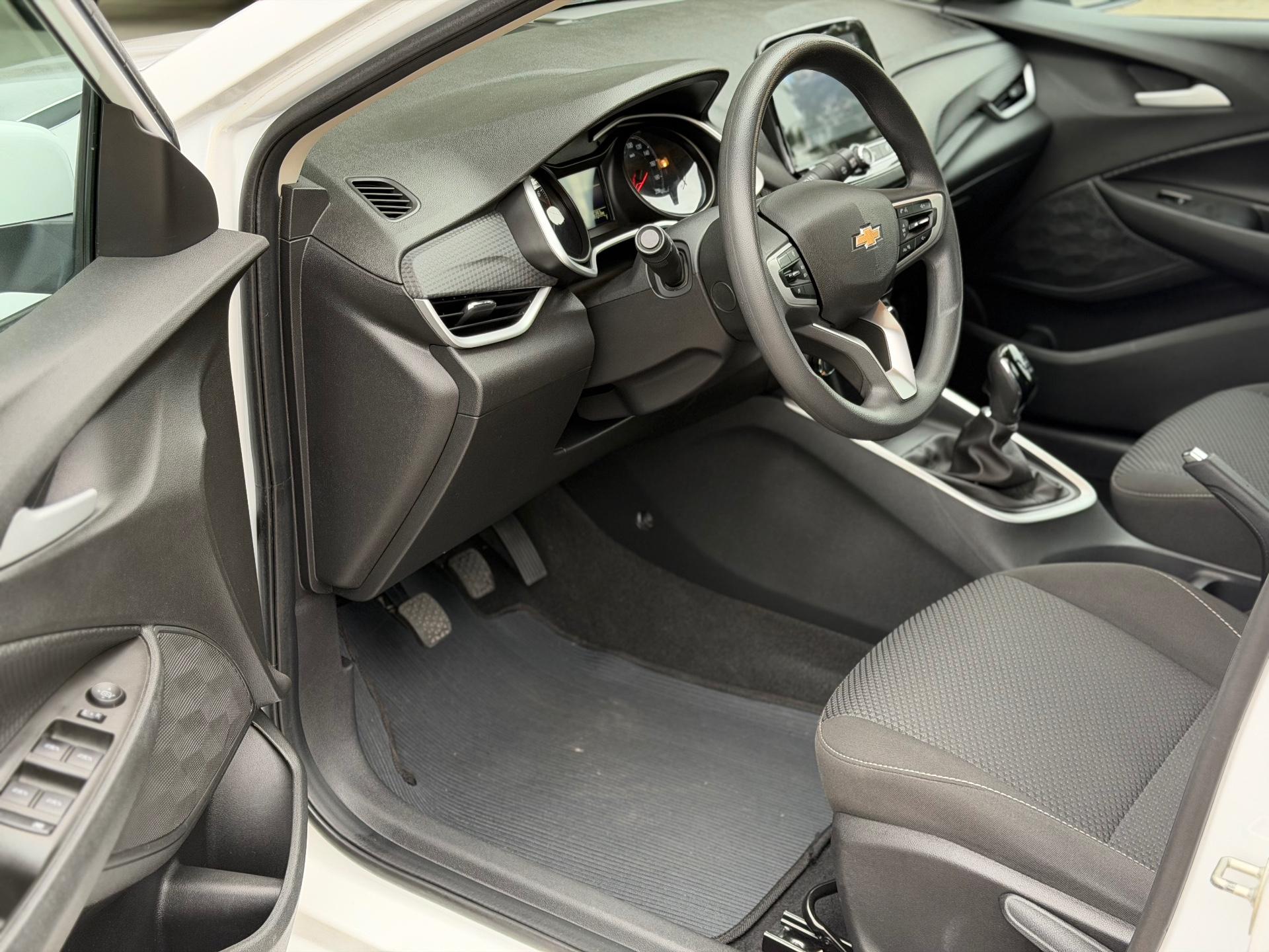 Foto numero 11 do veiculo Chevrolet Onix HEV/ 10MT LT2 - Branca - 2022/2023