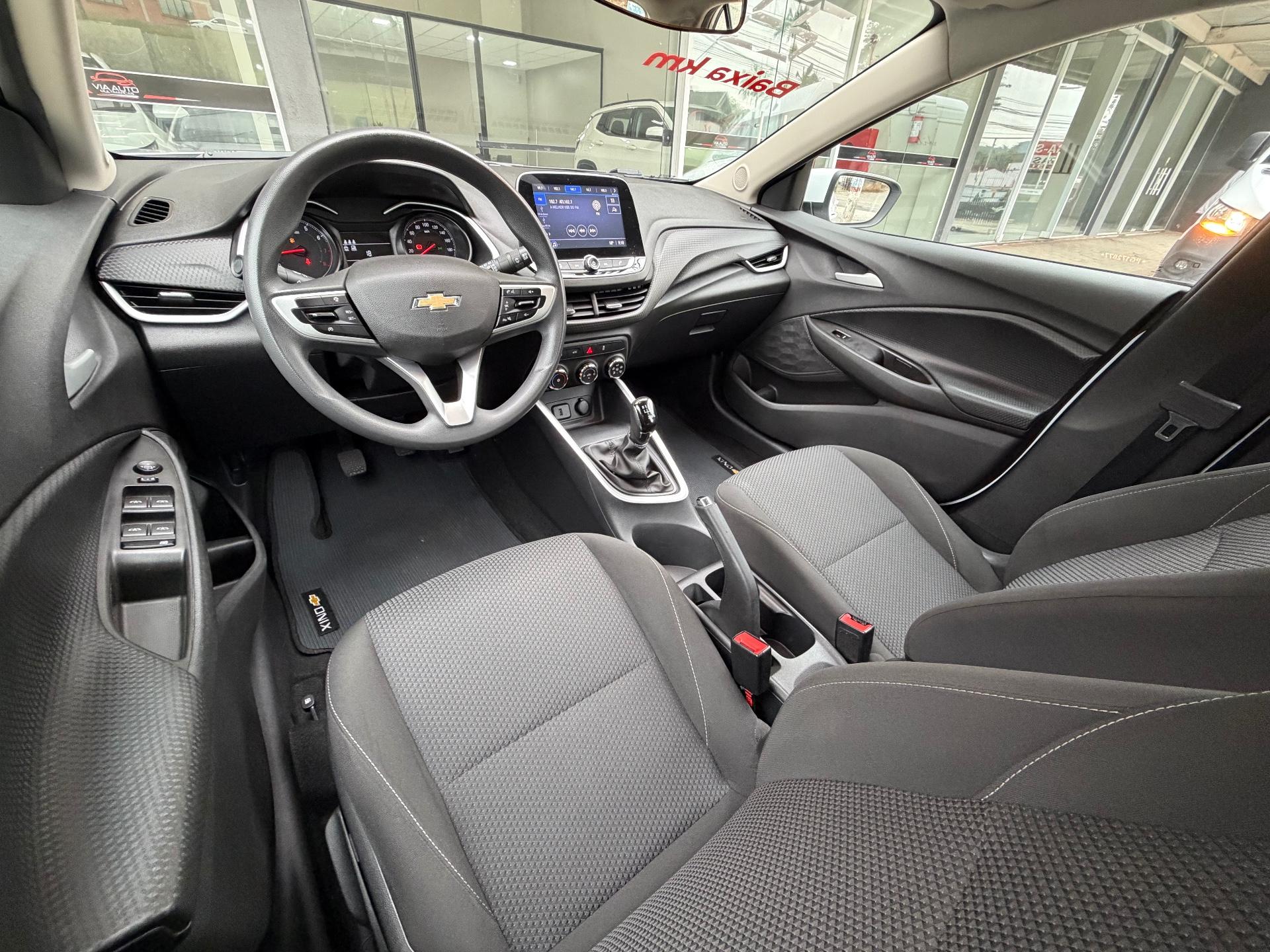 Foto numero 21 do veiculo Chevrolet Onix HEV/ 10MT LT2 - Branca - 2022/2023