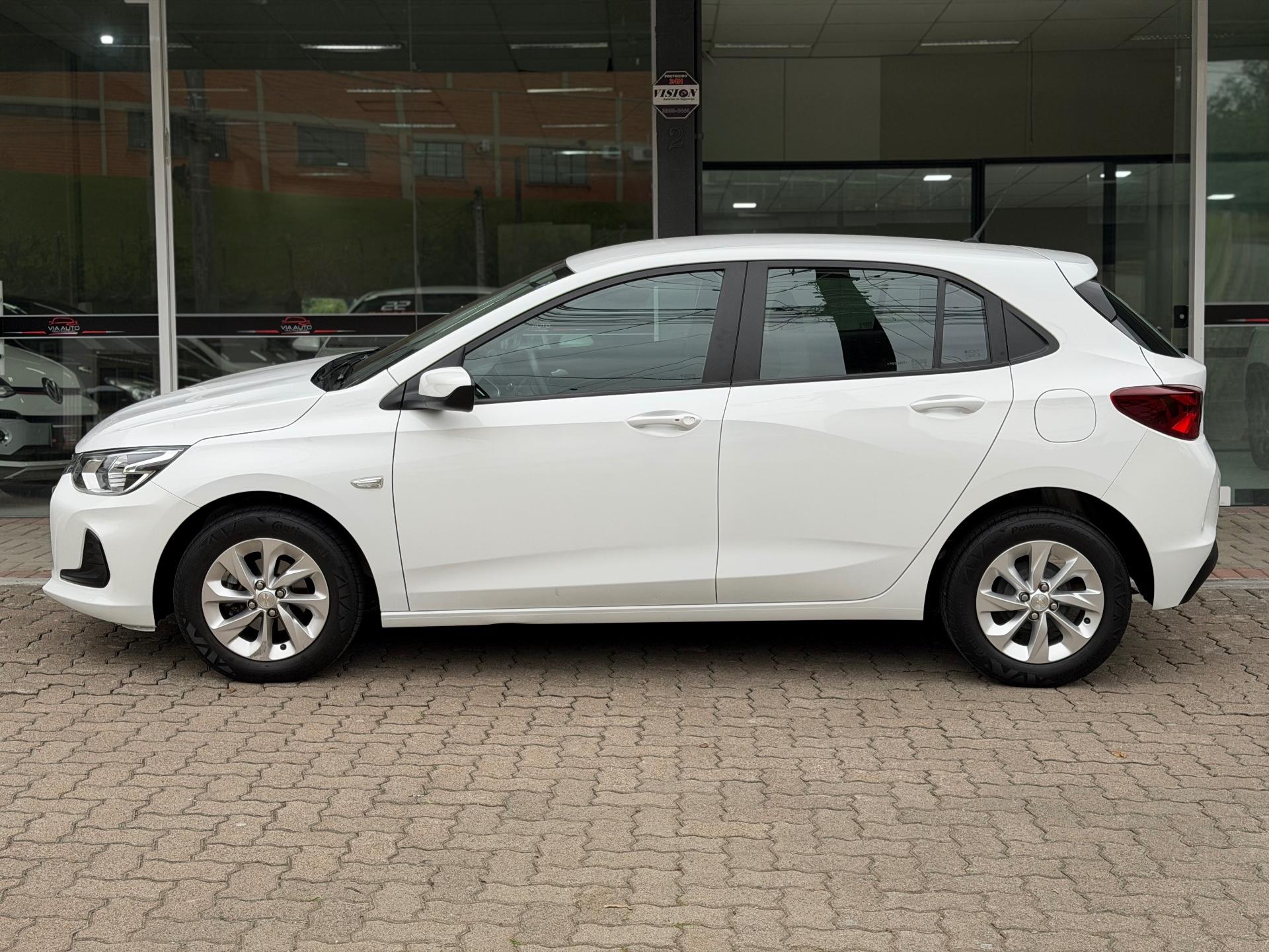 Foto numero 12 do veiculo Chevrolet Onix HEV/ 10MT LT2 - Branca - 2022/2023
