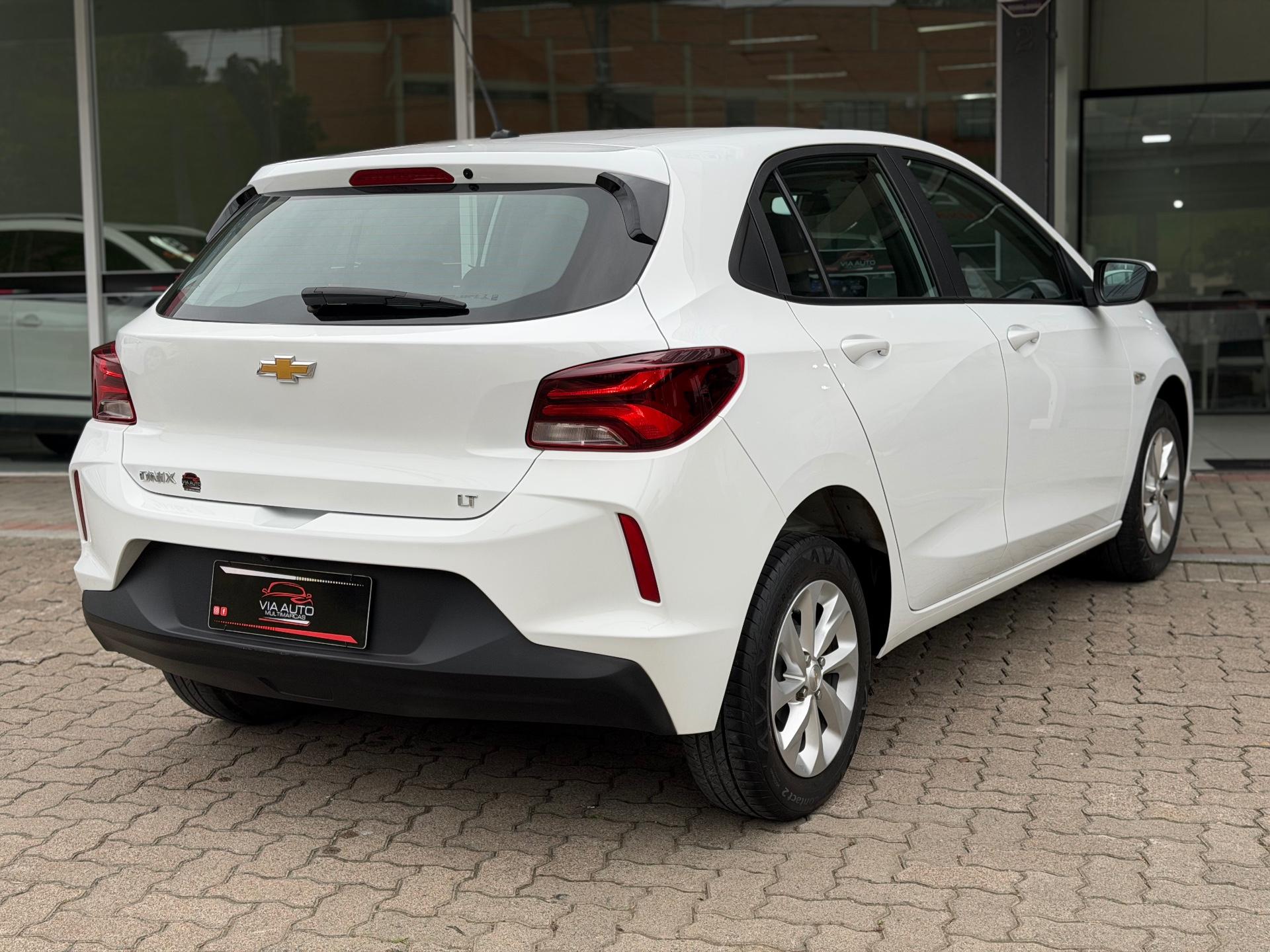 Foto numero 8 do veiculo Chevrolet Onix HEV/ 10MT LT2 - Branca - 2022/2023