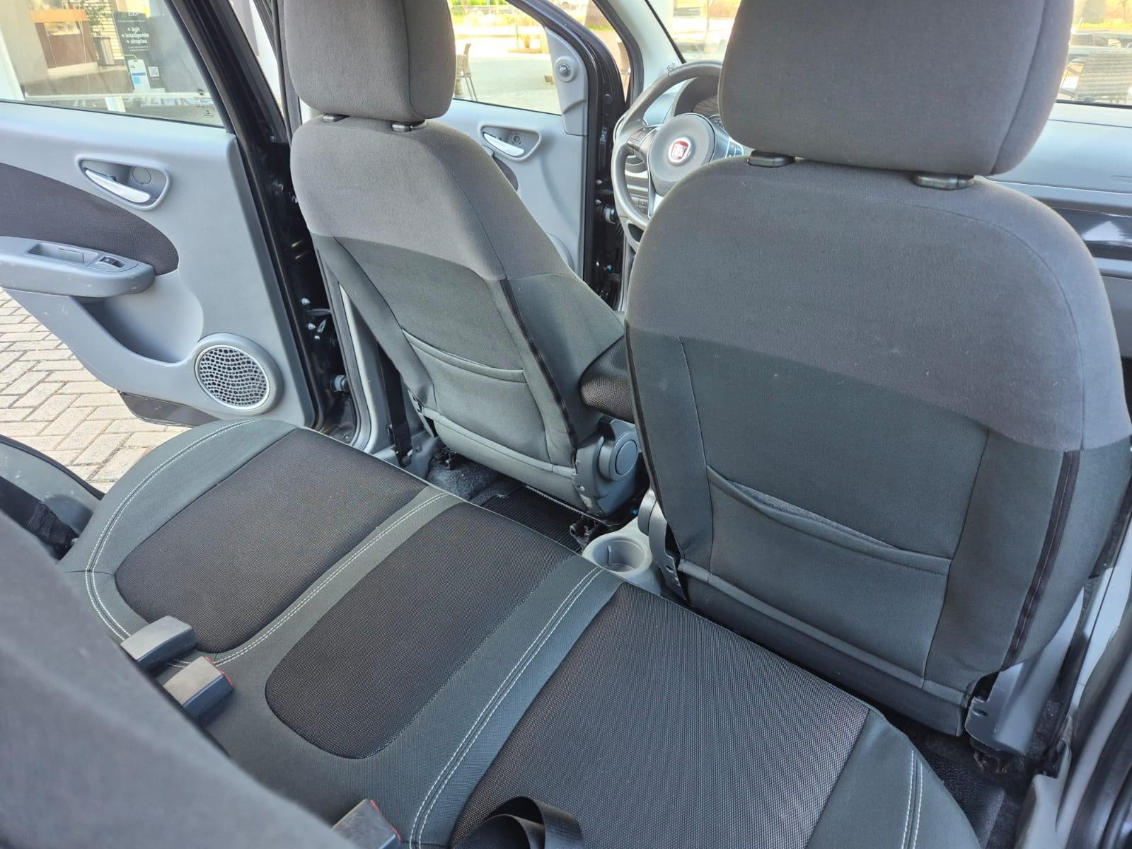Foto numero 16 do veiculo Fiat Palio ATTRACTIVE 1.0 EVO Fire Flex 8v 5p  - Preta - 2015/2016