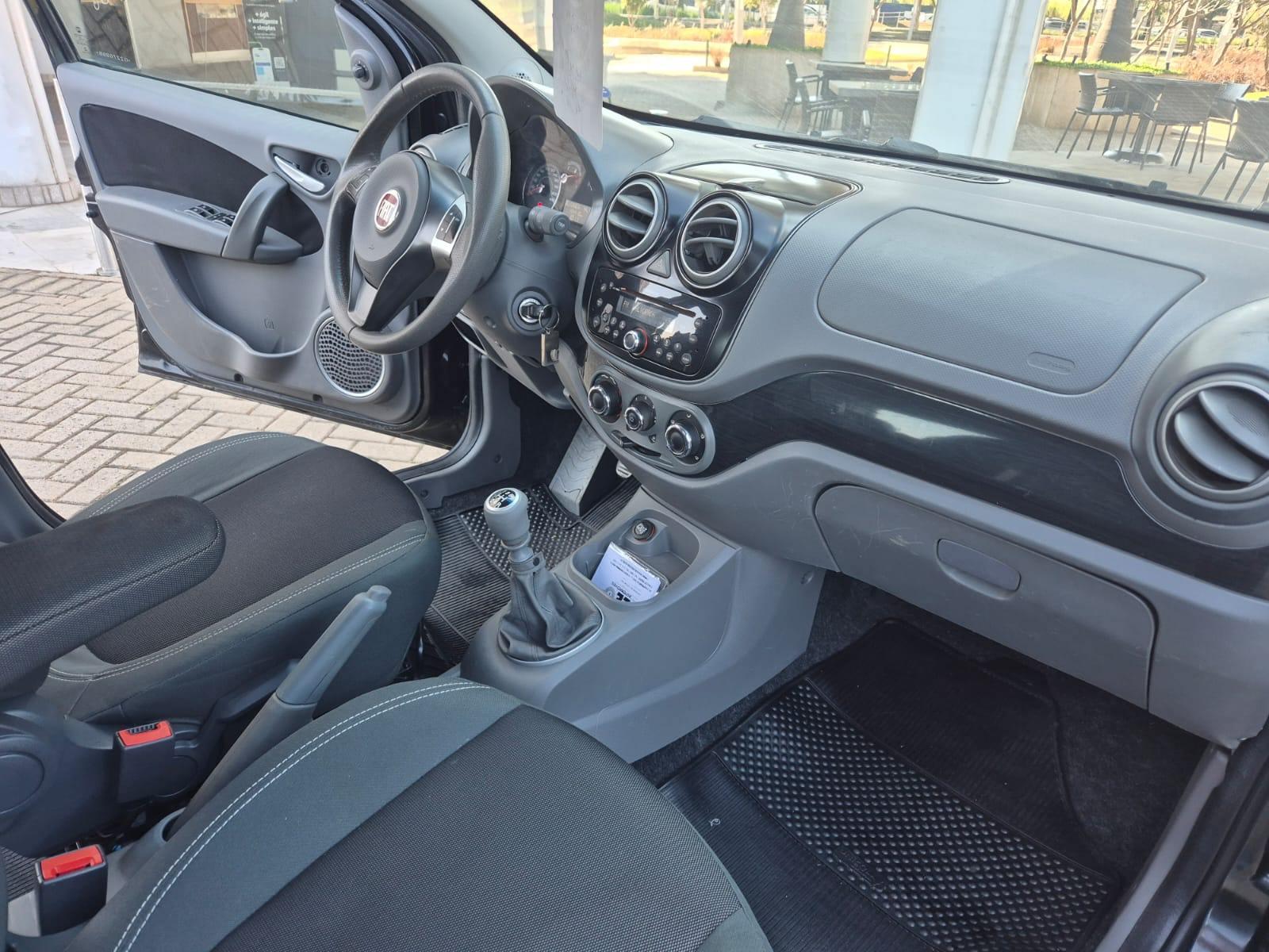 Foto numero 2 do veiculo Fiat Palio ATTRACTIVE 1.0 EVO Fire Flex 8v 5p  - Preta - 2015/2016