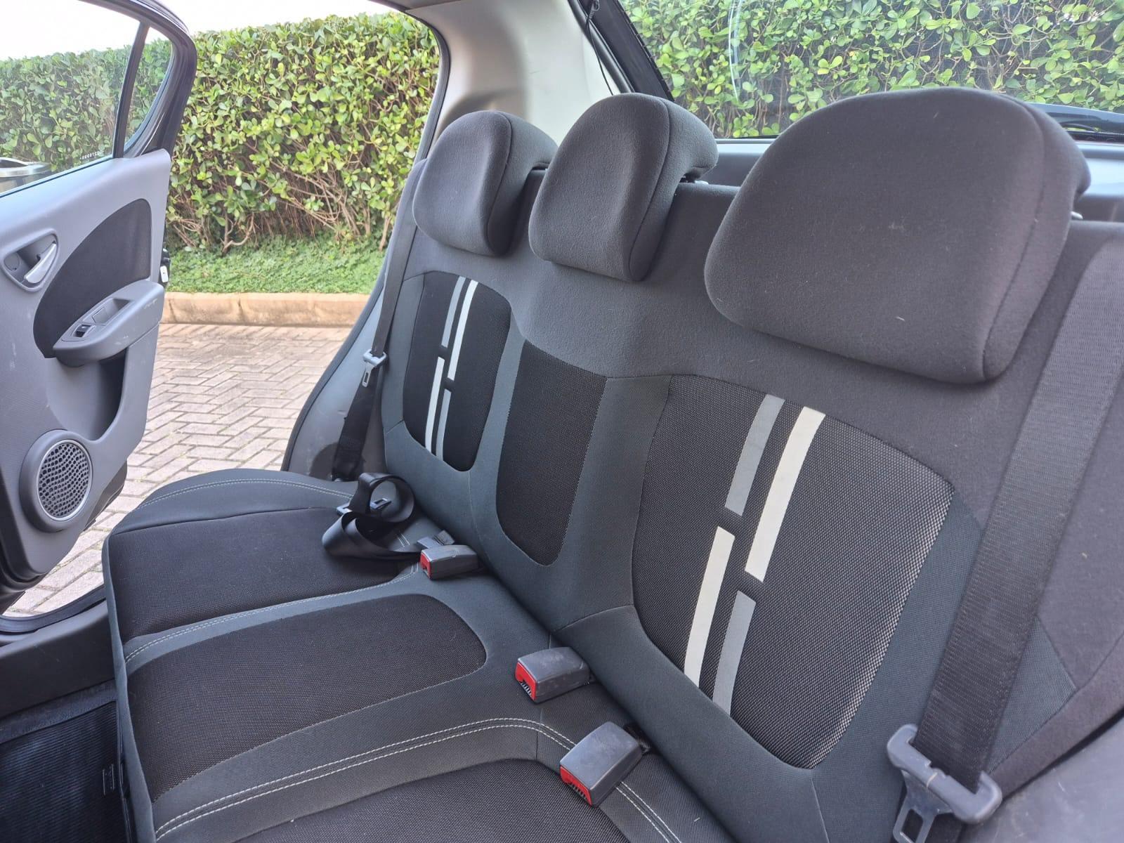 Foto numero 12 do veiculo Fiat Palio ATTRACTIVE 1.0 EVO Fire Flex 8v 5p  - Preta - 2015/2016