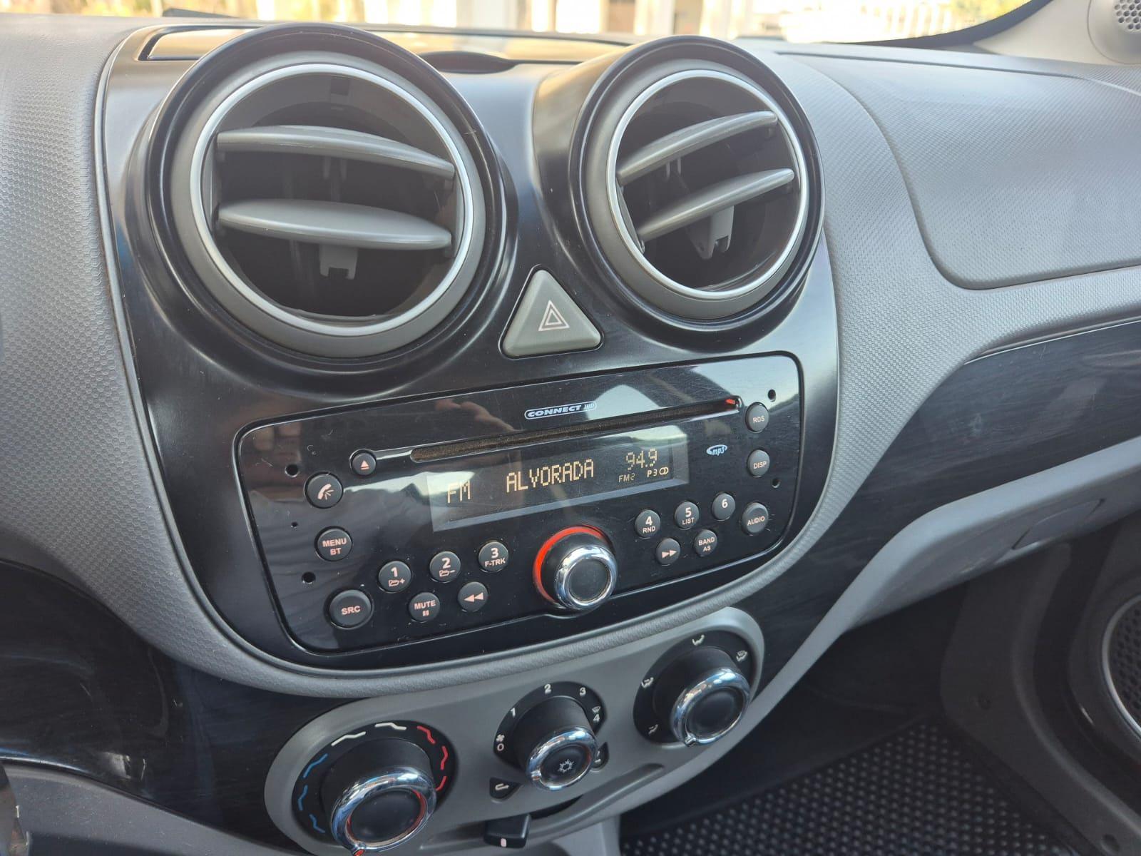 Foto numero 4 do veiculo Fiat Palio ATTRACTIVE 1.0 EVO Fire Flex 8v 5p  - Preta - 2015/2016