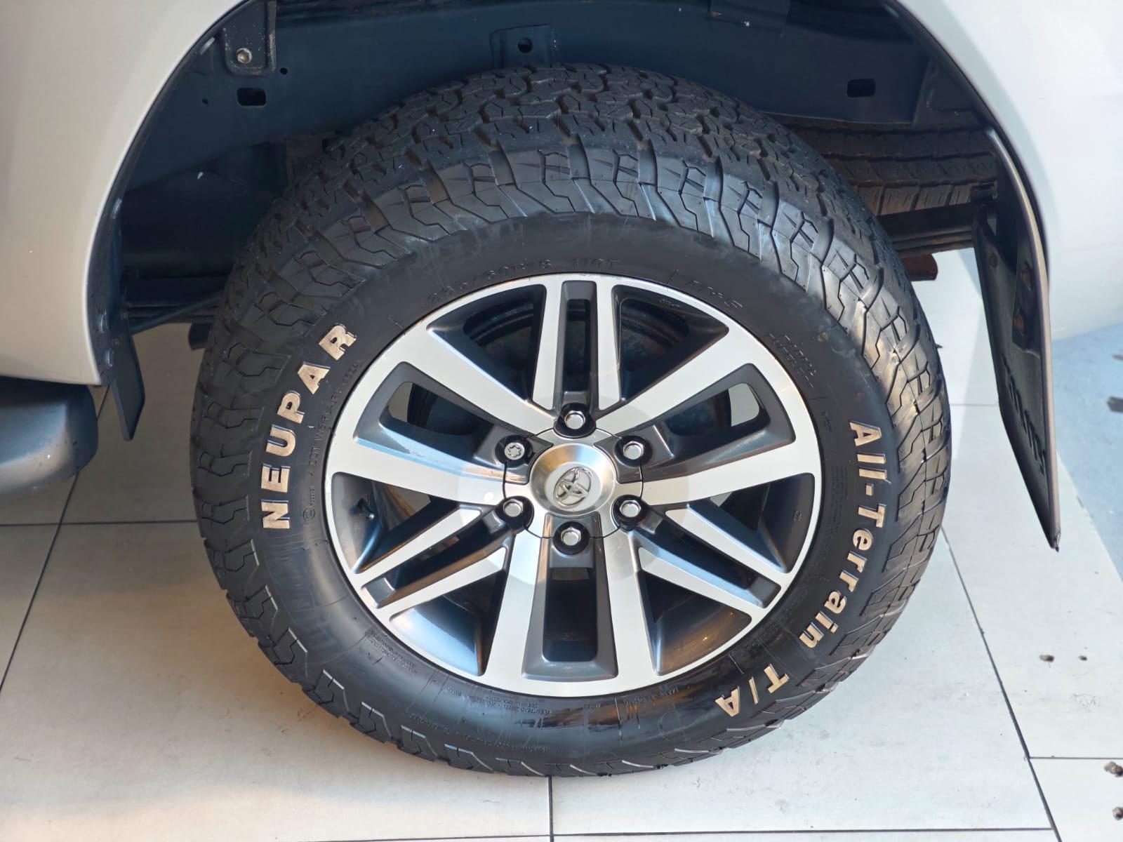 Foto numero 2 do veiculo Toyota Hilux /  CDSRVA4FD - Prata - 2019/2020