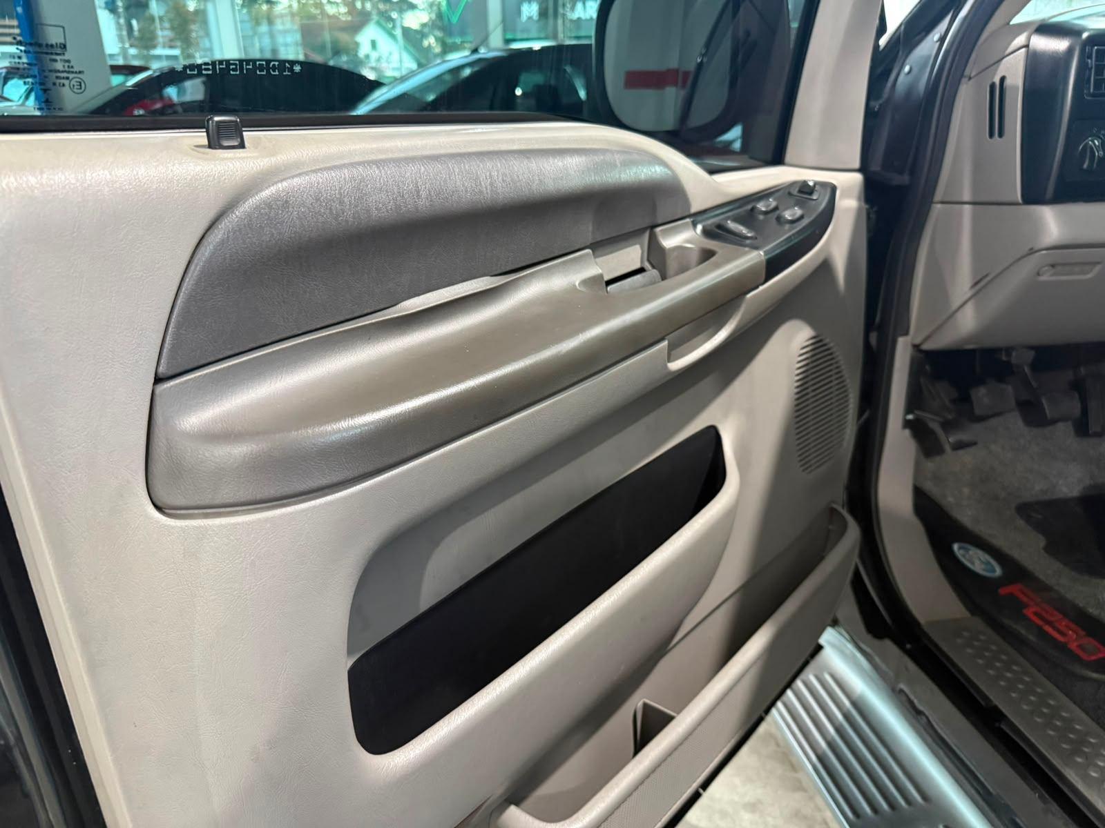 Ford F-250 XLT 4.2 TB Diesel  - Preta - 2000/2001