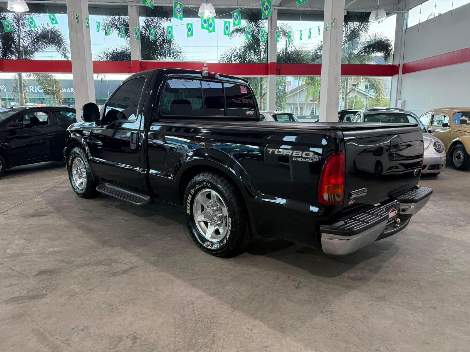 Ford F-250 XLT 4.2 TB Diesel  - Preta - 2000/2001