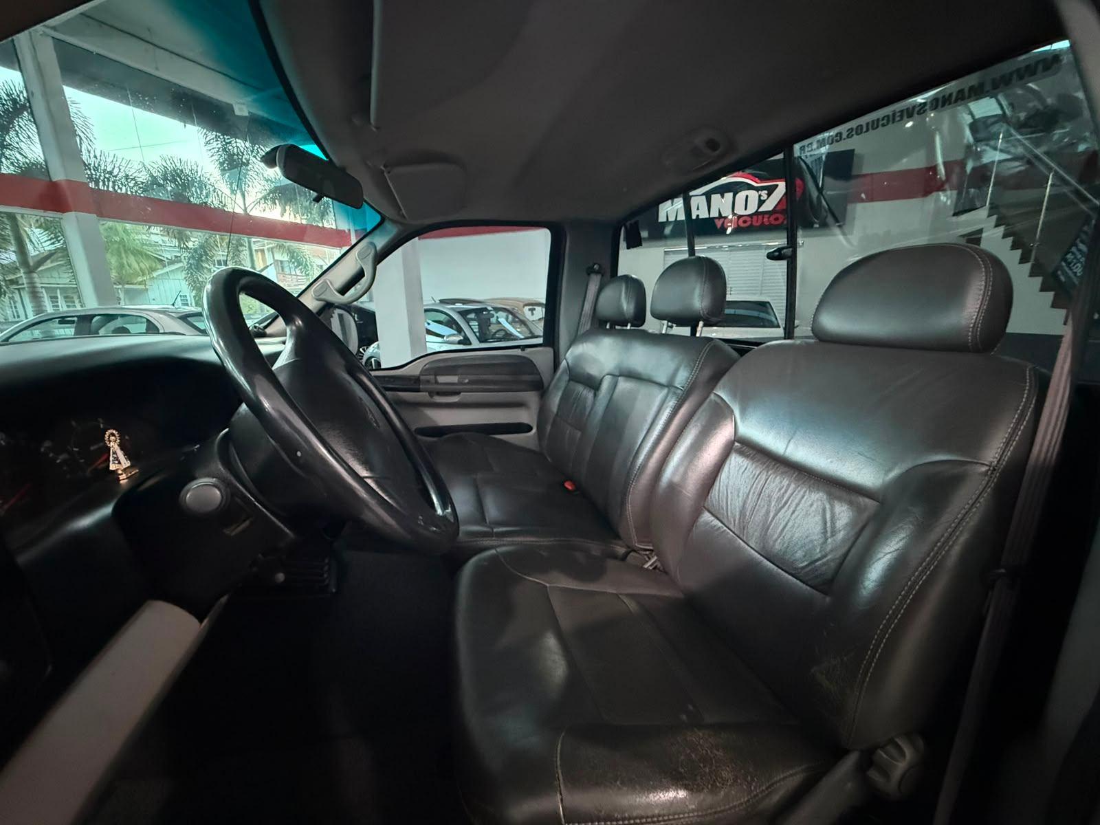 Ford F-250 XLT 4.2 TB Diesel  - Preta - 2000/2001