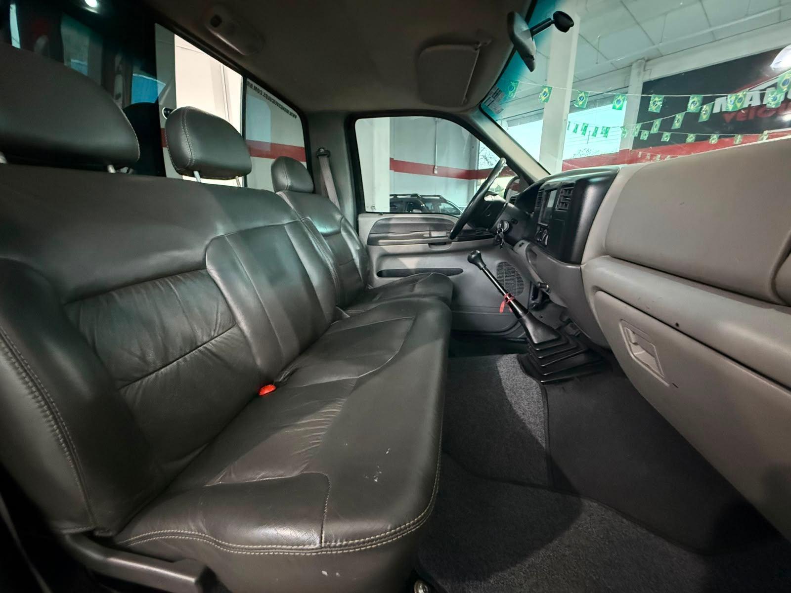 Ford F-250 XLT 4.2 TB Diesel  - Preta - 2000/2001