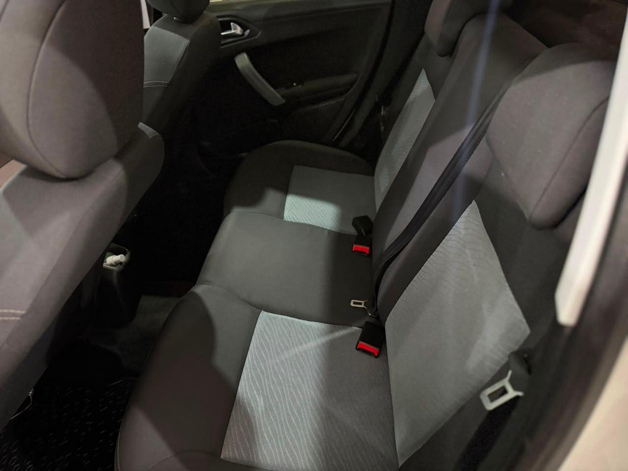 Peugeot 208 Allure 1.5 Flex 8V 5p 2015