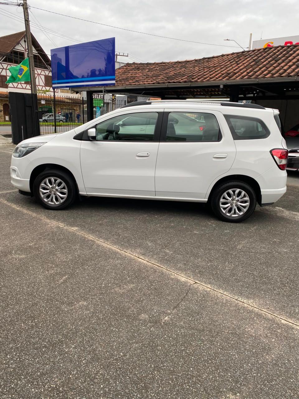 Foto numero 6 do veiculo Chevrolet Spin LTZ 1.8 8V Econo.Flex 5p Mec.  - Branca - 2017/2018