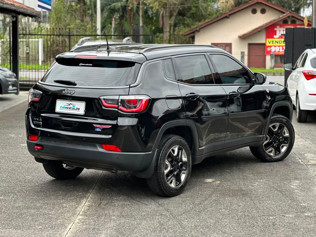Foto numero 5 do veiculo Jeep Compass TRAILHAWK 2.0 4x4 Dies. 16V Aut.  - Preta - 2016/2017