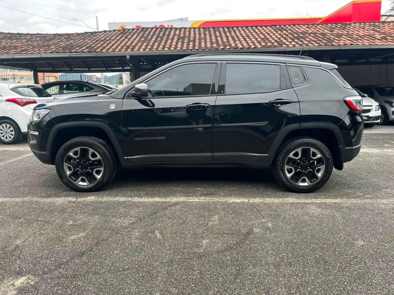 Foto numero 7 do veiculo Jeep Compass TRAILHAWK 2.0 4x4 Dies. 16V Aut.  - Preta - 2016/2017