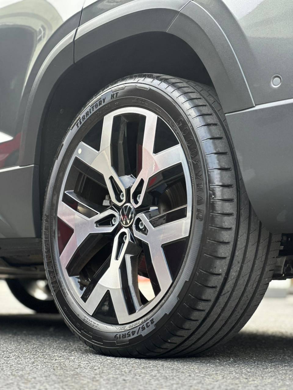 Foto numero 13 do veiculo Volkswagen Taos Highline 1.4 250 TSI Flex Aut. - Cinza - 2024/2024