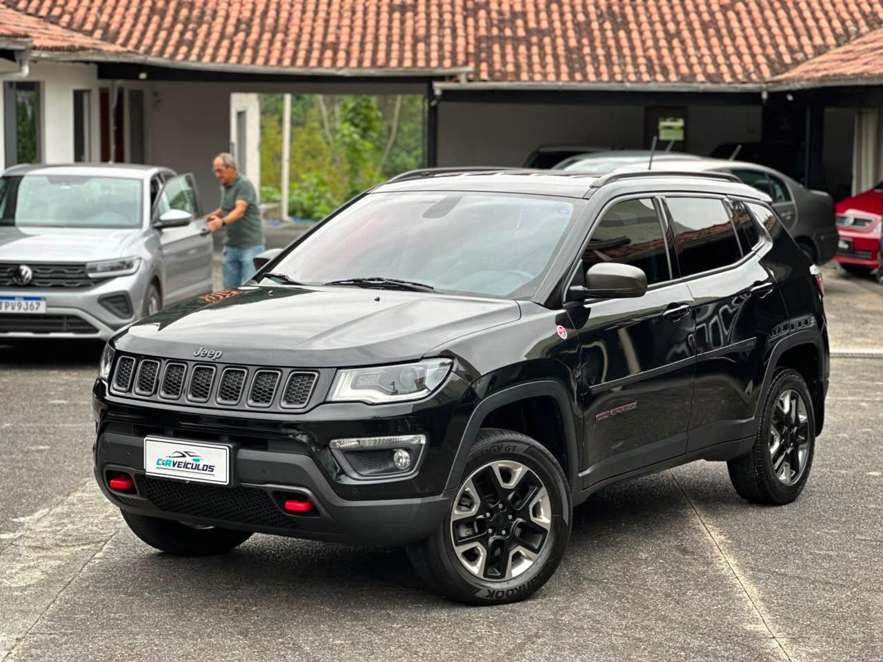 Foto numero 8 do veiculo Jeep Compass TRAILHAWK 2.0 4x4 Dies. 16V Aut.  - Preta - 2016/2017