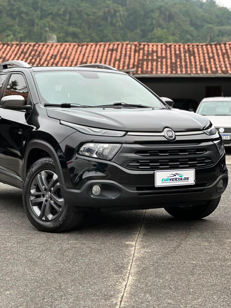 Foto numero 2 do veiculo Fiat Toro Blackjack 2.4 16V flex Aut  - Preta - 2017/2018