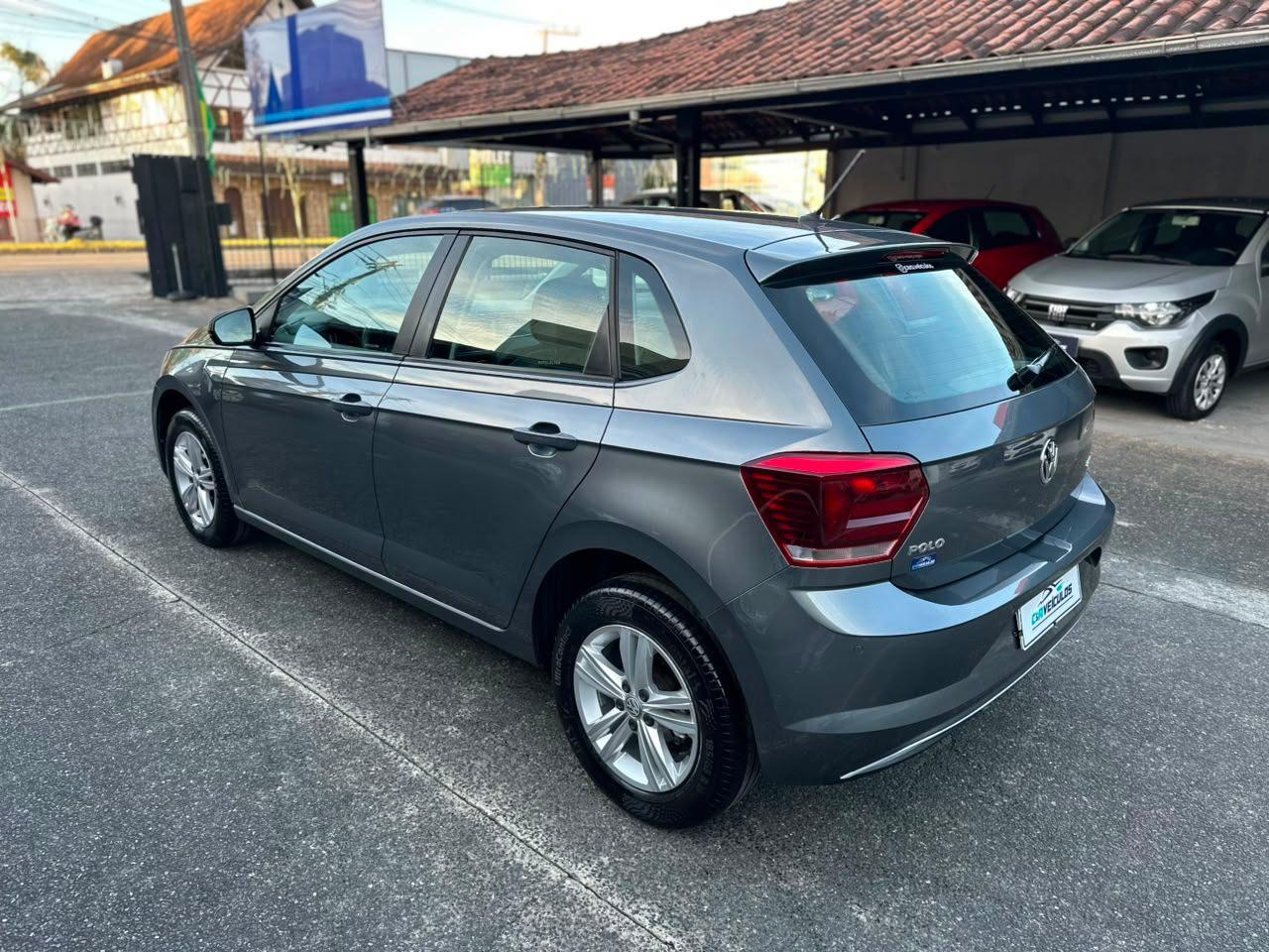 Foto numero 4 do veiculo Volkswagen Polo Comfort. 200 TSI 1.0 Flex 12V Aut. - Cinza - 2017/2018