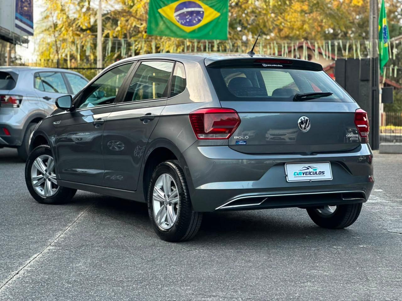 Foto numero 3 do veiculo Volkswagen Polo Comfort. 200 TSI 1.0 Flex 12V Aut. - Cinza - 2017/2018