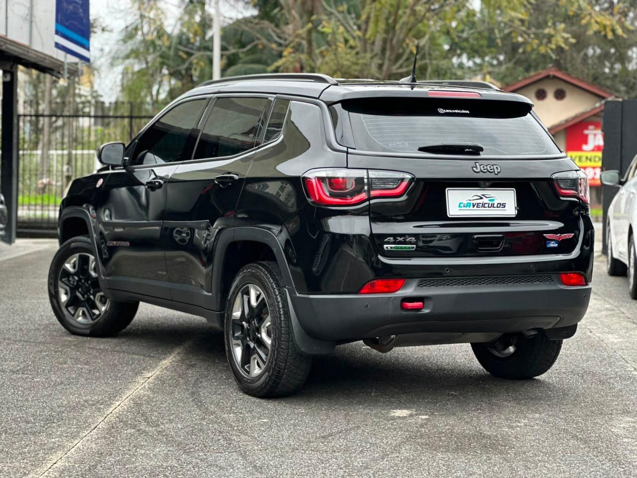Foto numero 12 do veiculo Jeep Compass TRAILHAWK 2.0 4x4 Dies. 16V Aut.  - Preta - 2016/2017