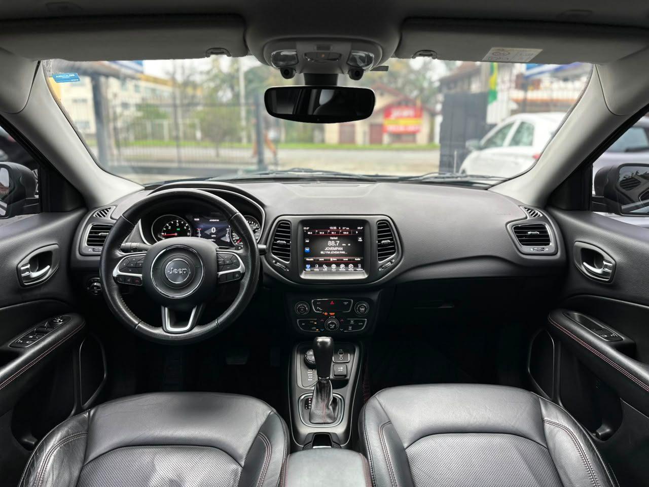 Foto numero 15 do veiculo Jeep Compass TRAILHAWK 2.0 4x4 Dies. 16V Aut.  - Preta - 2016/2017