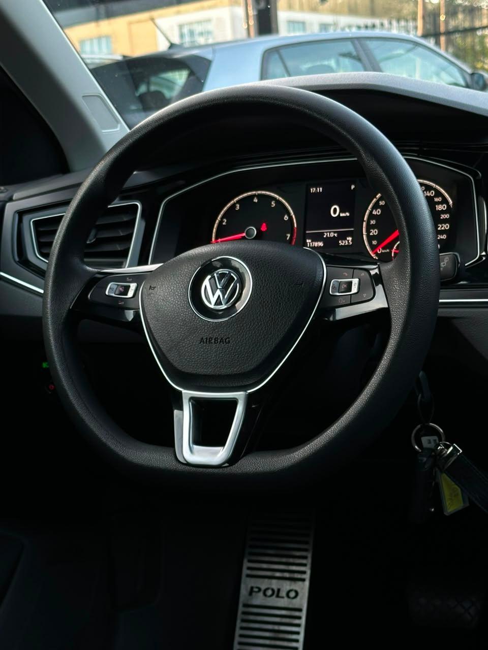 Foto numero 12 do veiculo Volkswagen Polo Comfort. 200 TSI 1.0 Flex 12V Aut. - Cinza - 2017/2018