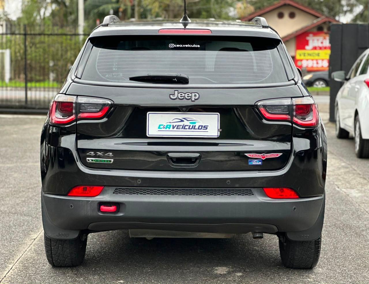 Foto numero 4 do veiculo Jeep Compass TRAILHAWK 2.0 4x4 Dies. 16V Aut.  - Preta - 2016/2017