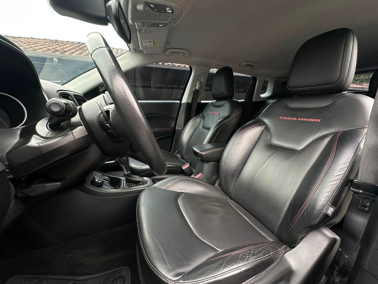 Foto numero 18 do veiculo Jeep Compass TRAILHAWK 2.0 4x4 Dies. 16V Aut.  - Preta - 2016/2017