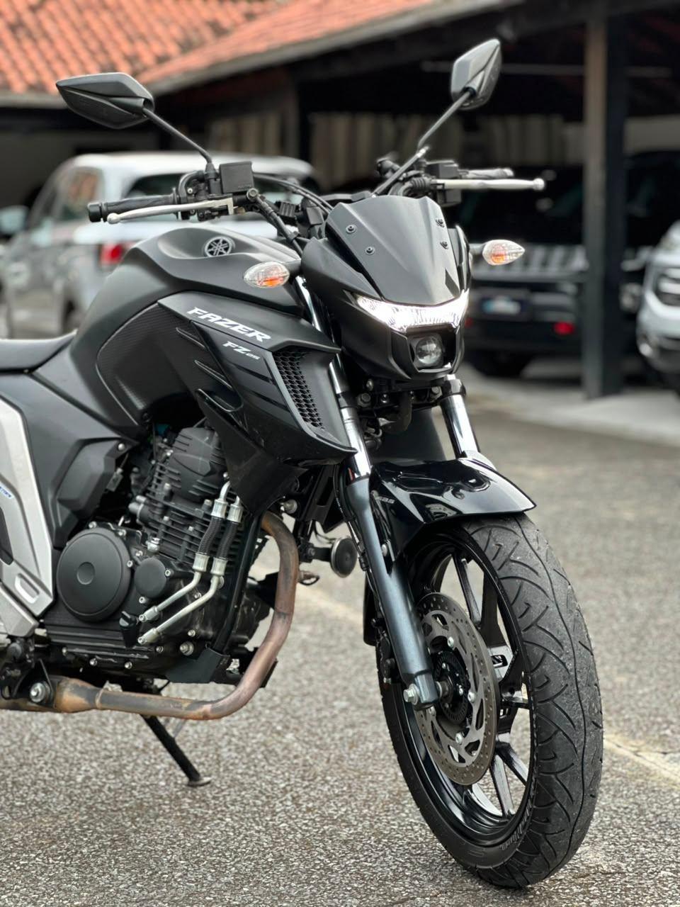 Foto numero 2 do veiculo Yamaha Fazer 250 FZ25 250 FAZER FLEX  - Preta - 2023/2023