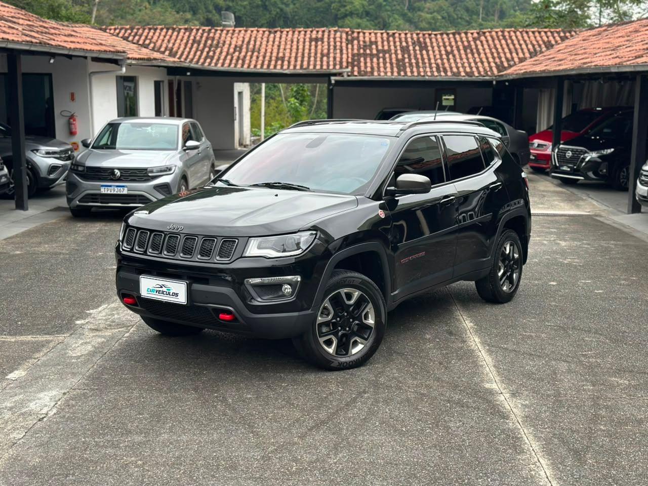 Foto numero 14 do veiculo Jeep Compass TRAILHAWK 2.0 4x4 Dies. 16V Aut.  - Preta - 2016/2017